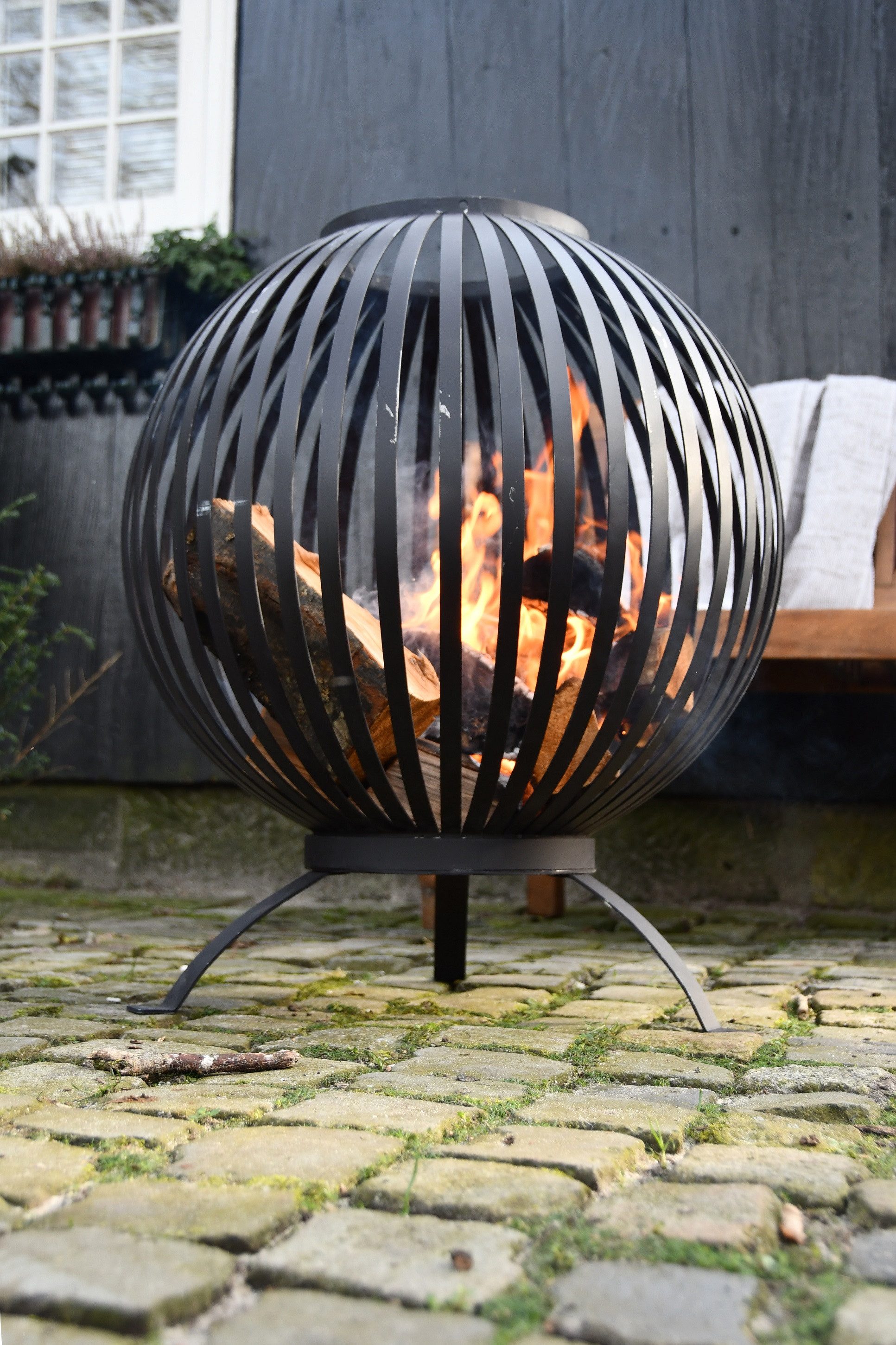 esschert design Feuerschale Feuerball schwarz 59x59x73cm Feuerkorb Metall Lagerfeuer Feuerschale, (Feuerball)