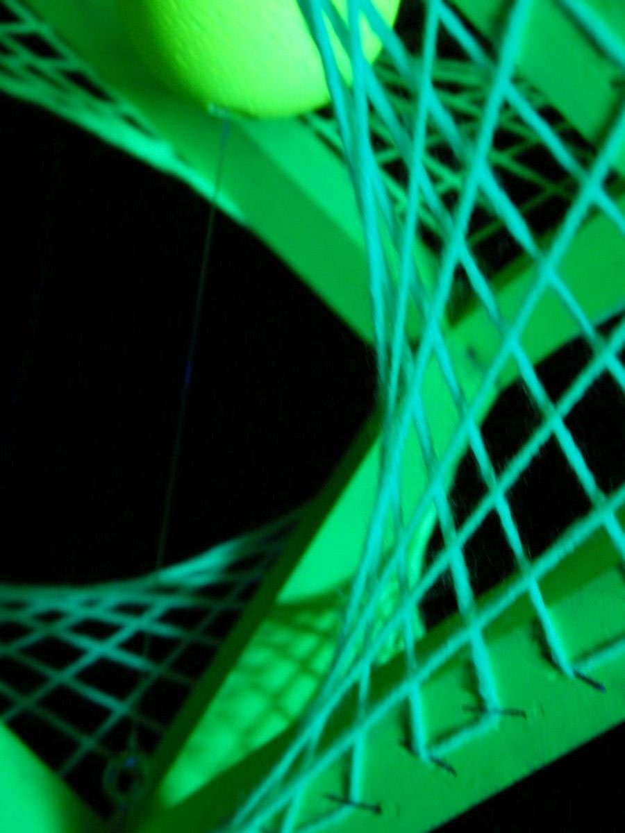 PSYWORK Dekoobjekt Schwarzlicht 3D "Green unter Fadendeko 25cm, Schwarzlicht UV-aktiv, StringArt leuchtet Würfel Box"
