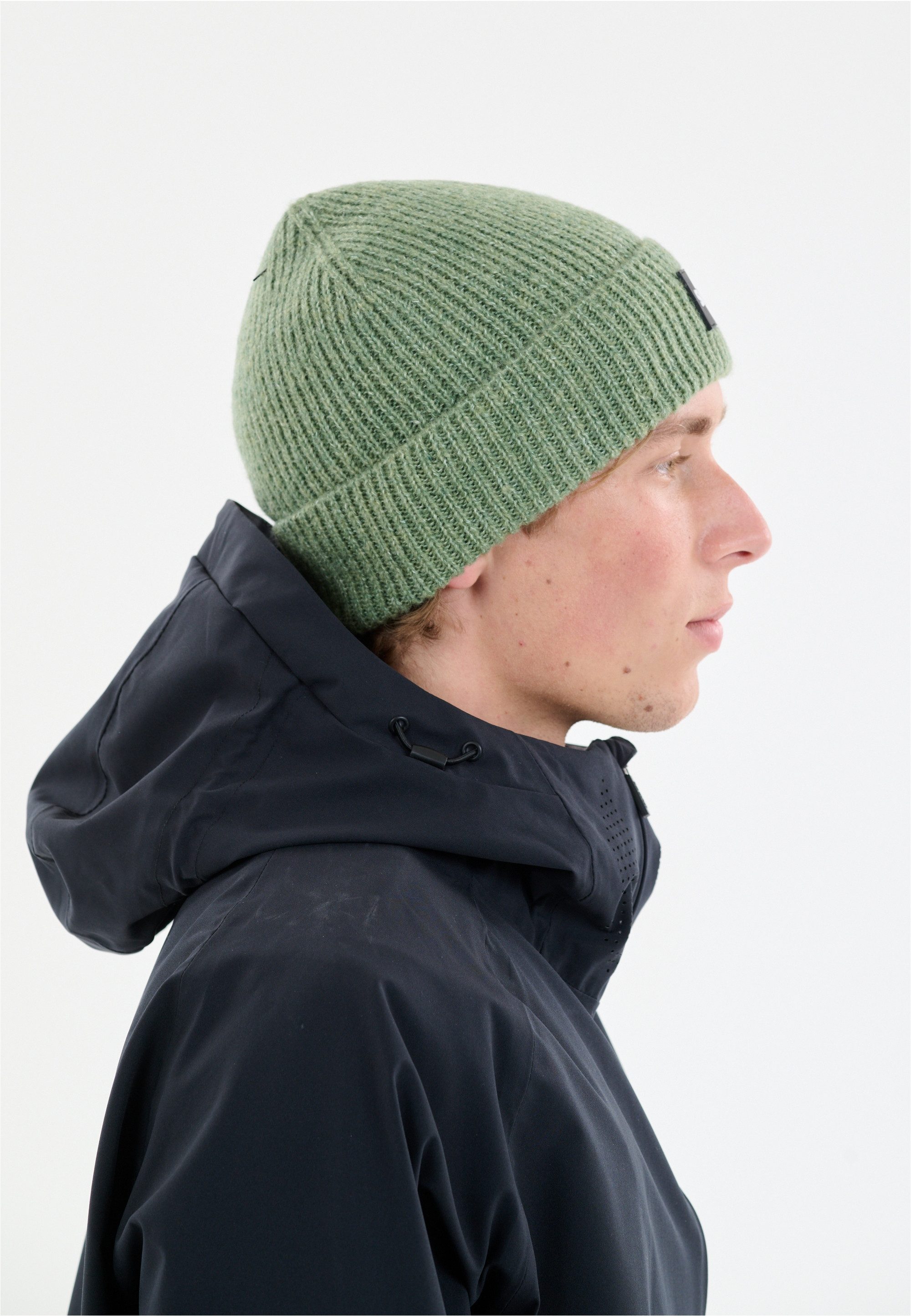 SLOPE Beanie Andi aus wärmenden Materialmix