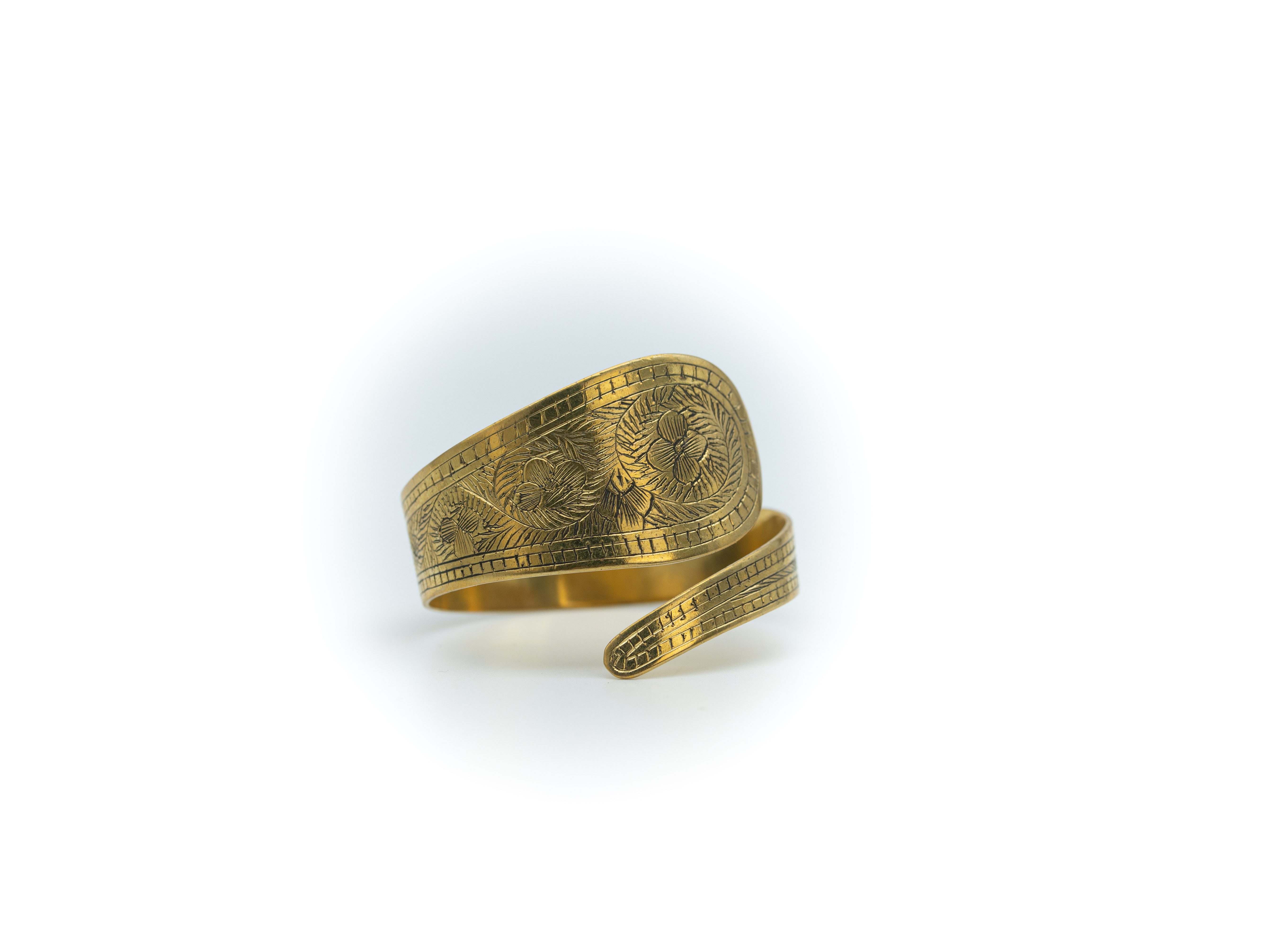 Aurelie Armreif Breiter Silberarmreif mit Ornamenten, 925 Sterlingsilber, Handgemachter Silberschmuck