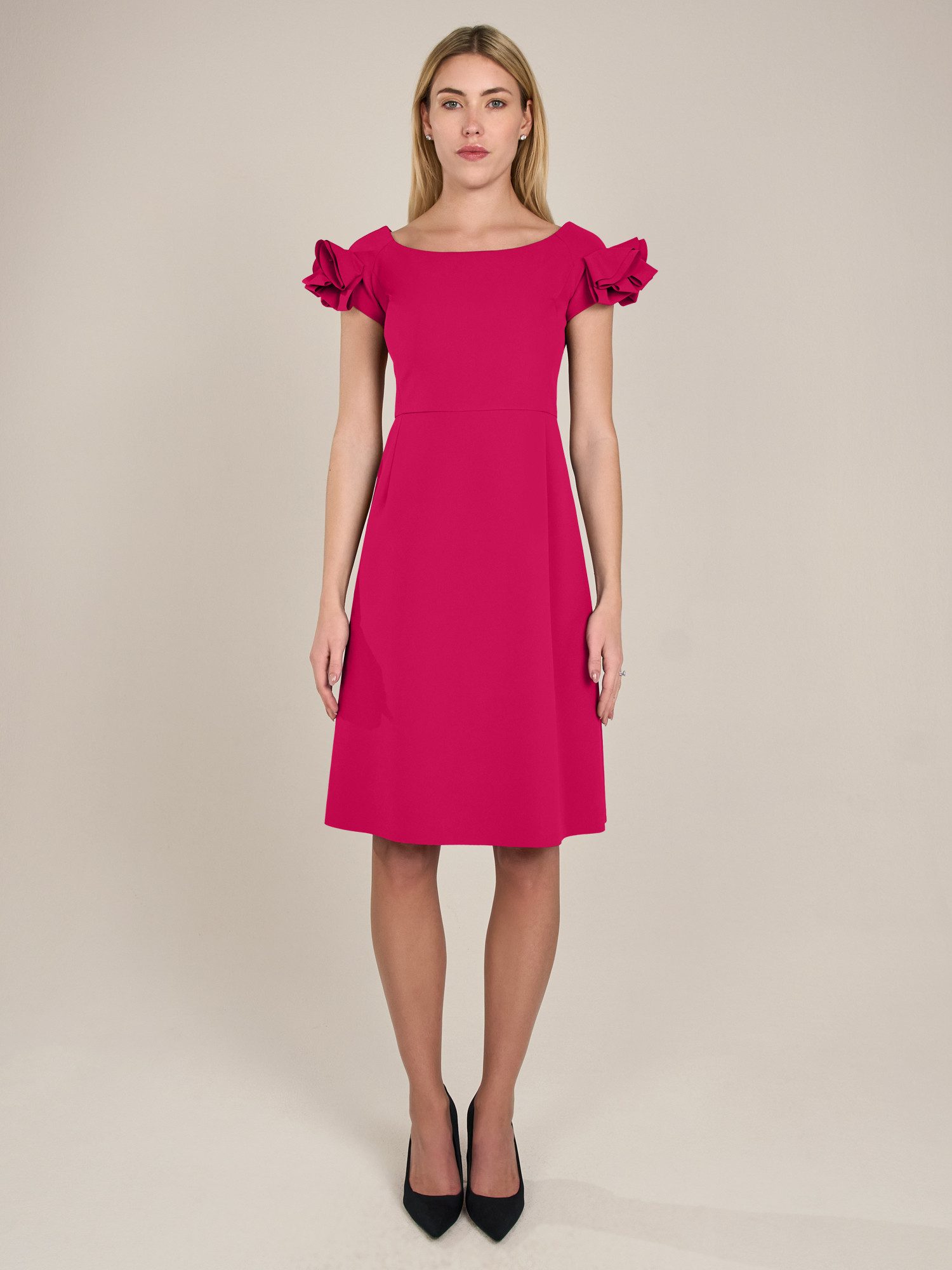 Apart Cocktailkleid mit sehr weiten Ausschnitt günstig online kaufen