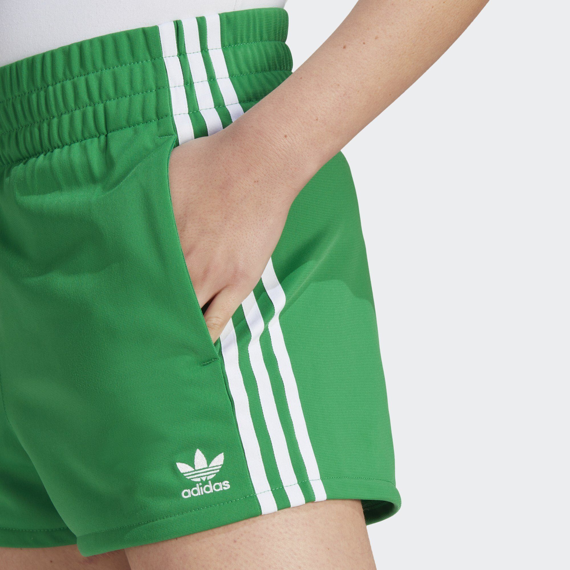 adidas Originals Funktionsshorts ADICOLOR SHORTS 3-STREIFEN Green