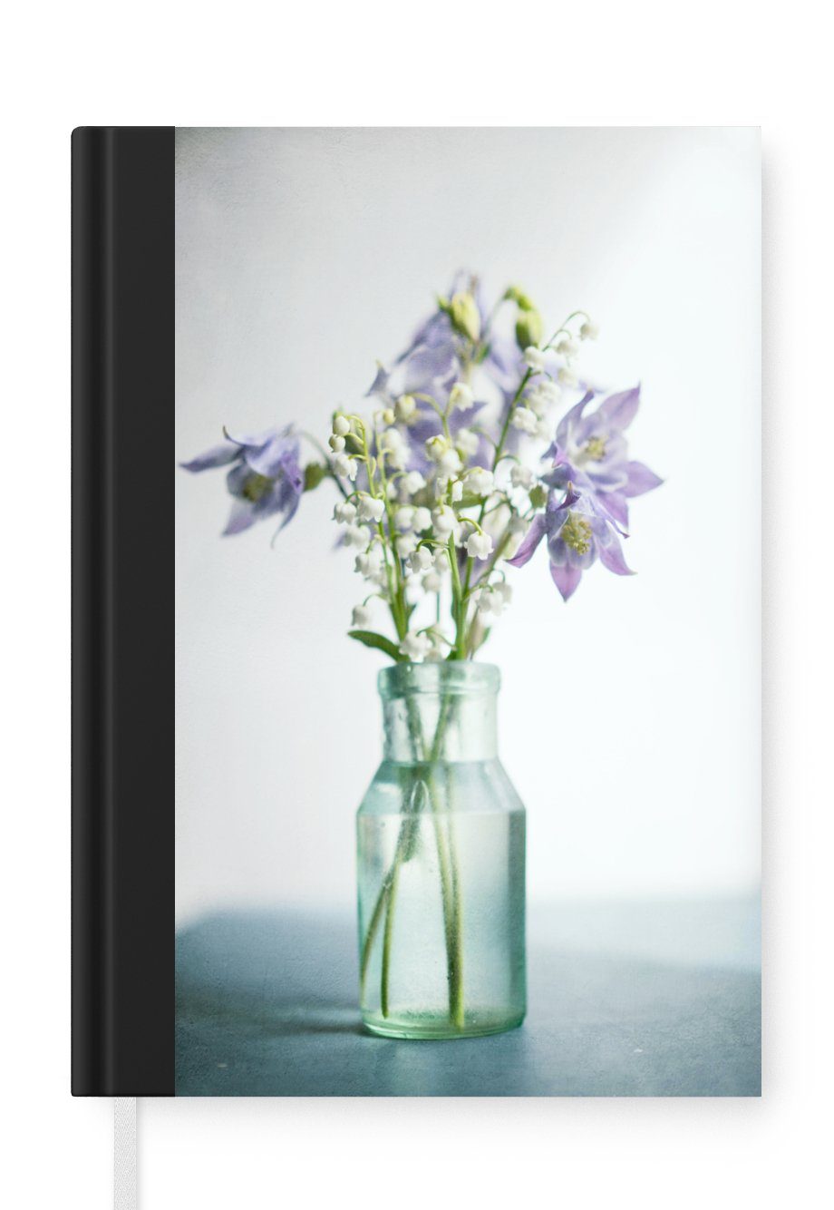 MuchoWow Notizbuch Ein violettfarbenes Maiglöckchen in einer Vase, Journal, Merkzettel, Tagebuch, Notizheft, A5, 98 Seiten, Haushaltsbuch