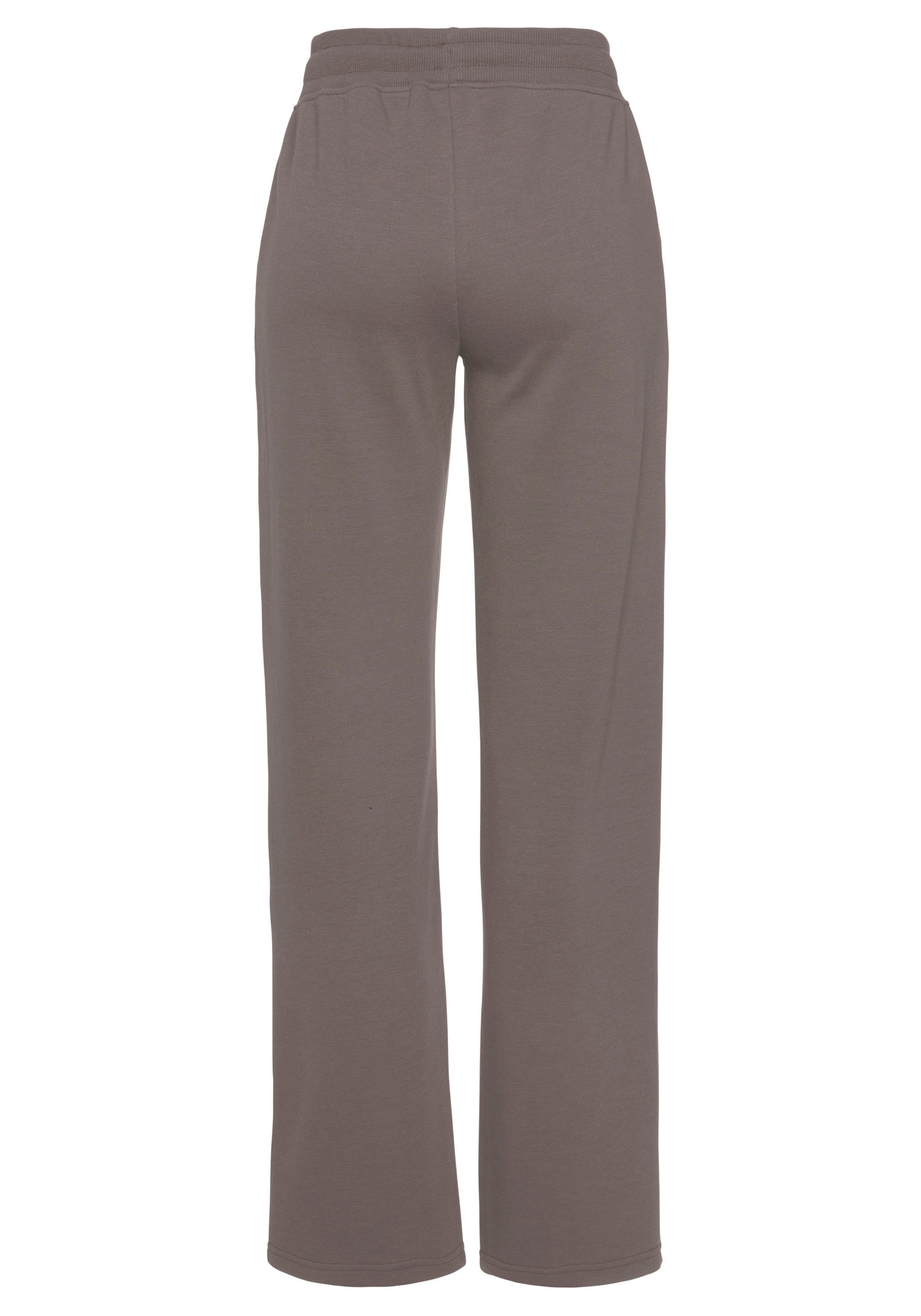 Bench. Loungewear Loungehose Relaxhose mit Logostickerei und Eingrifftaschen, Loungewear – Bild 4 von 5