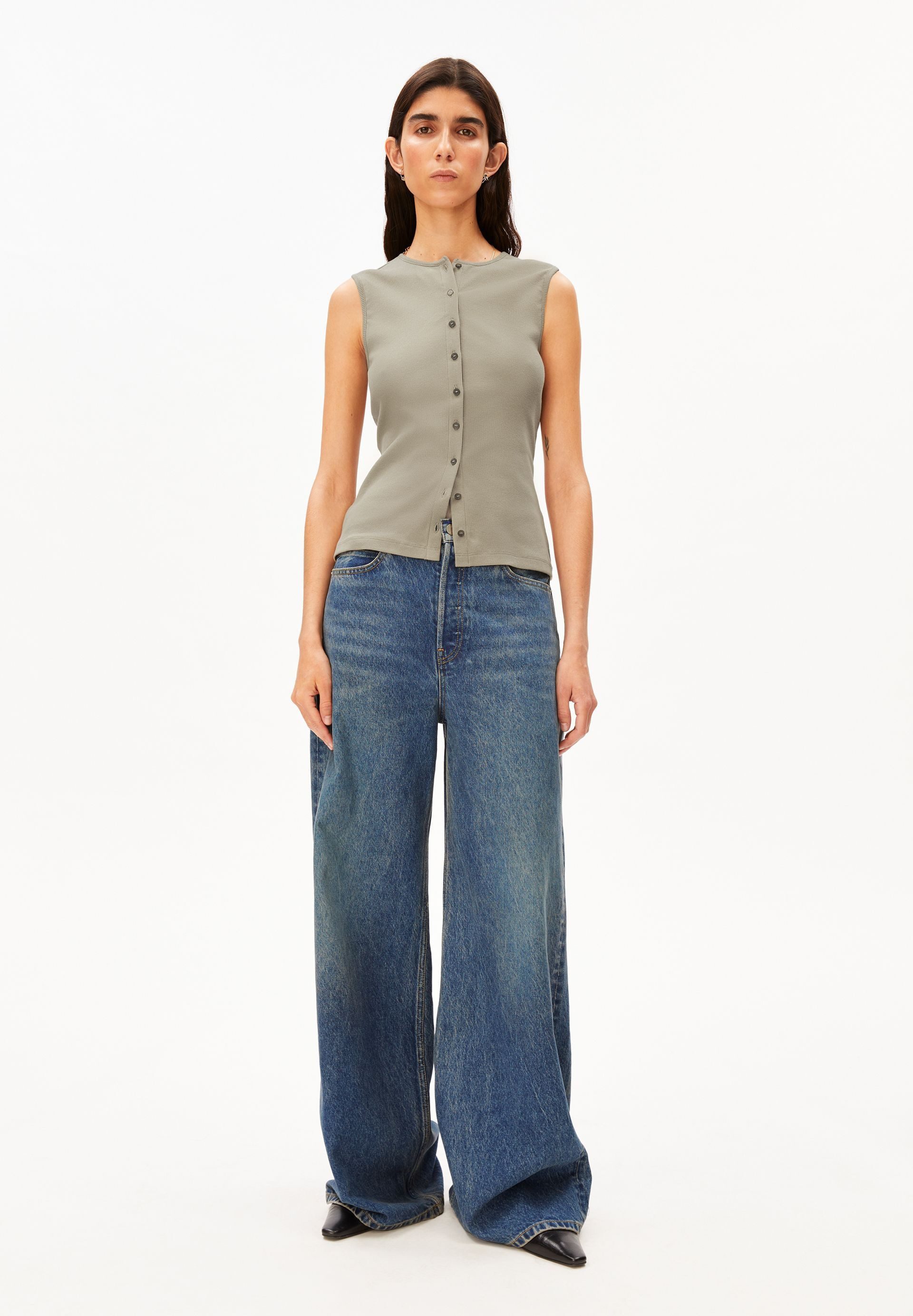 Armedangels Shirttop RIB BUTTON Top aus Bio-Baumwoll Mix (Fitted) Rundhalsausschnitt – Bild 2 von 5