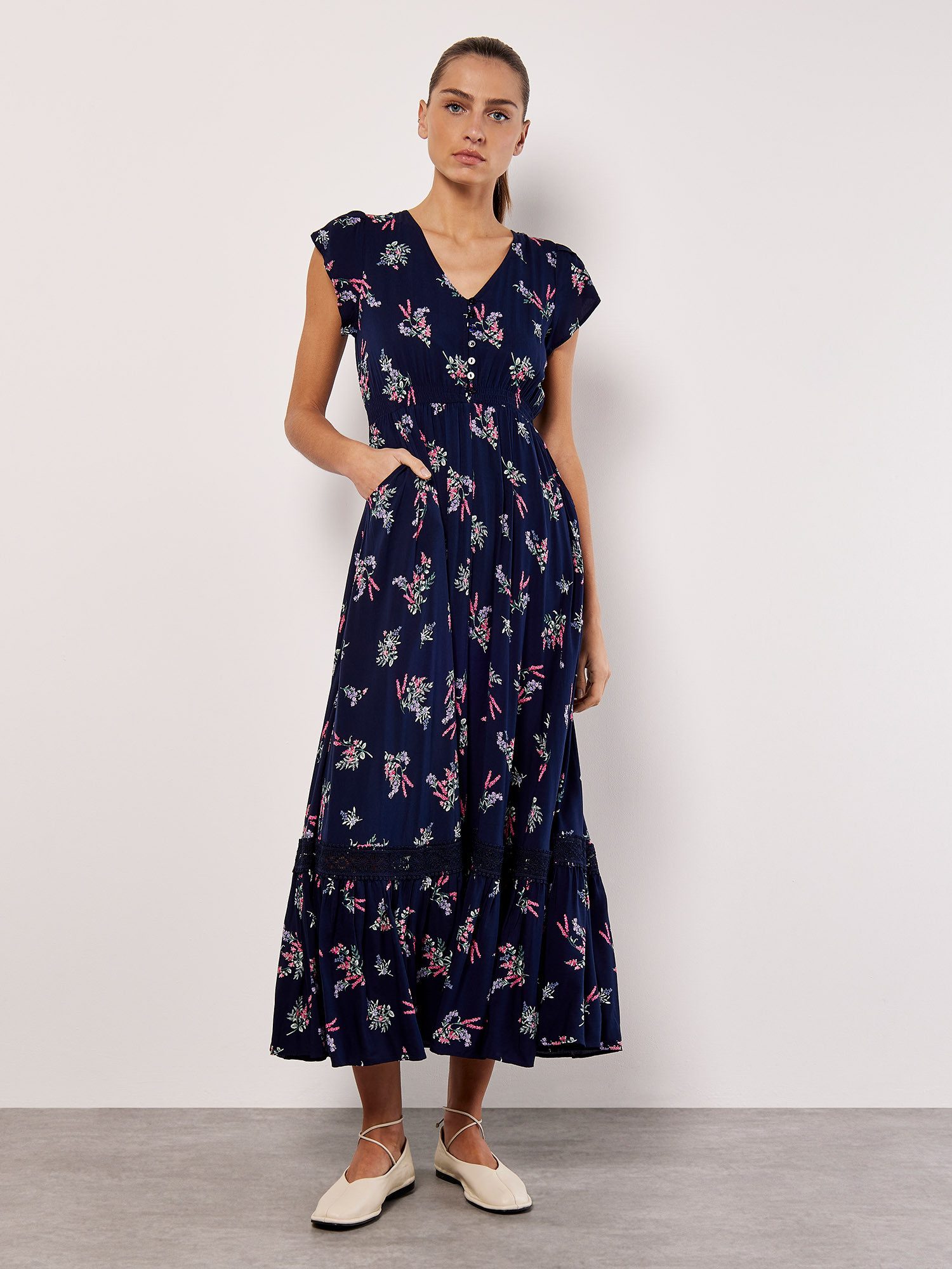 Apricot Maxikleid Botanical Lace Insert Maxi Dress, mit bestickter Bordüre