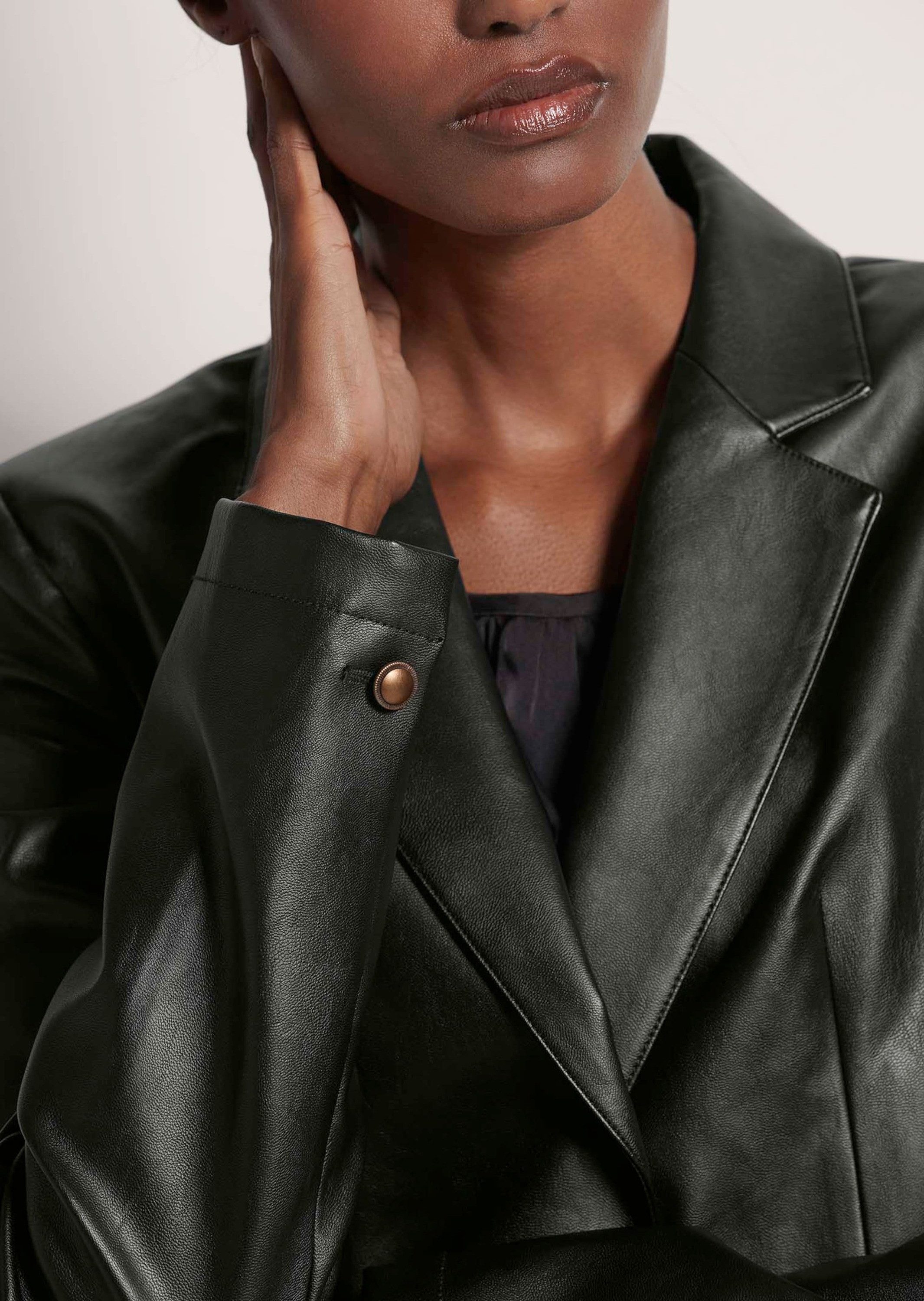 MADELEINE Kurzblazer Blazer aus Leder-Imitat – Bild 4 von 5