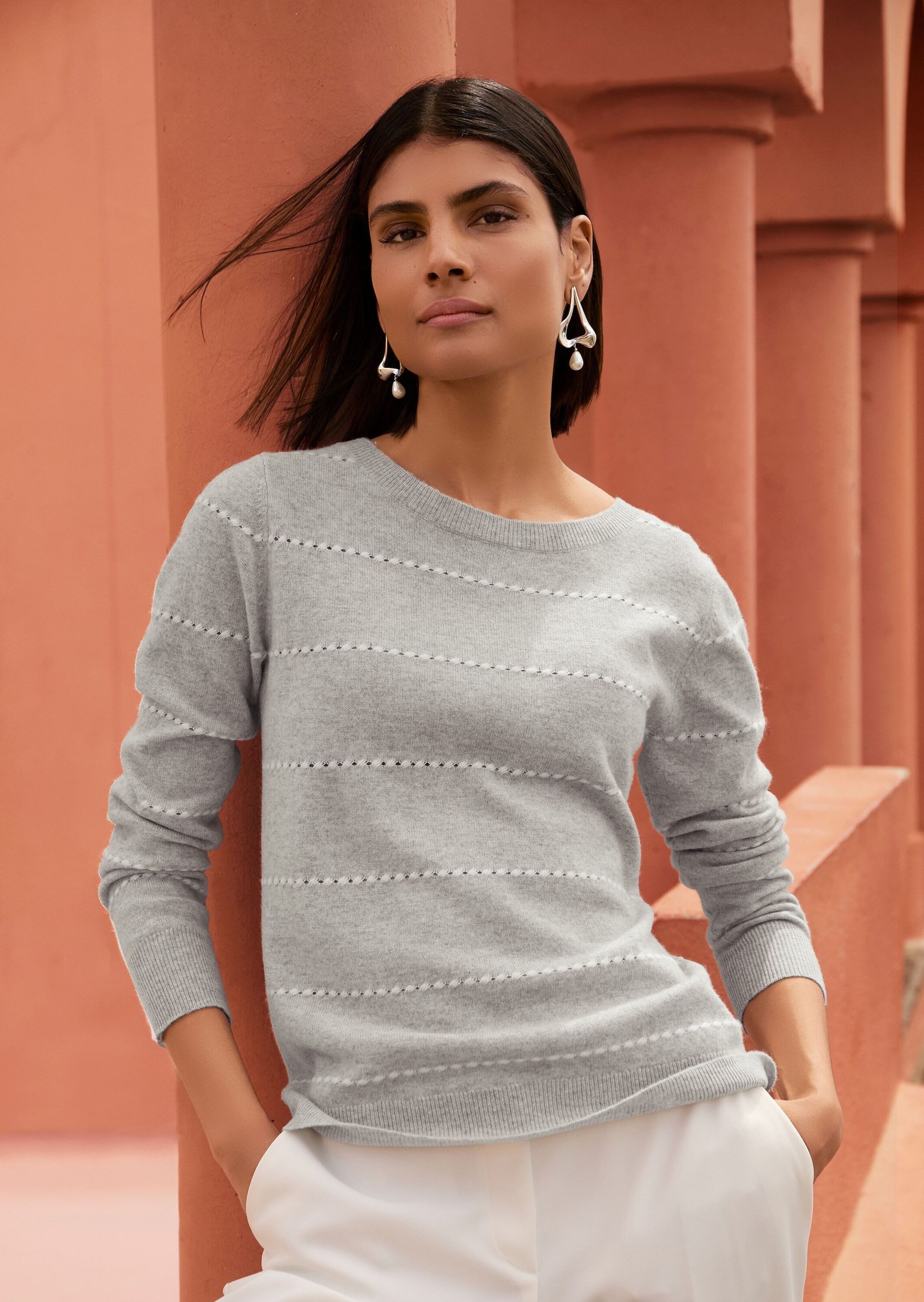 MADELEINE Strickpullover Luxuriöser Kaschmirpullover mit Ajour-Muster Melierter Pullover mit Rundhalsausschnitt, Rippenblenden und Langarm