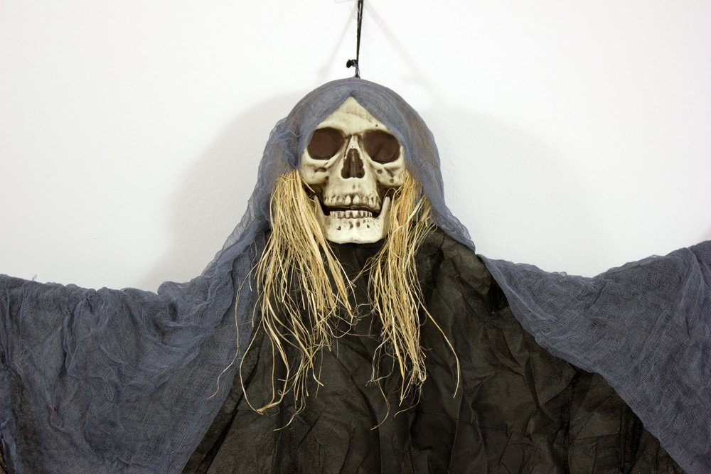 Totenkopf Todesfee Hängefigur Haaren und - Kostümland Schwarze mit - 170x90 cm Dekofigur Dekofigur Halloween Das