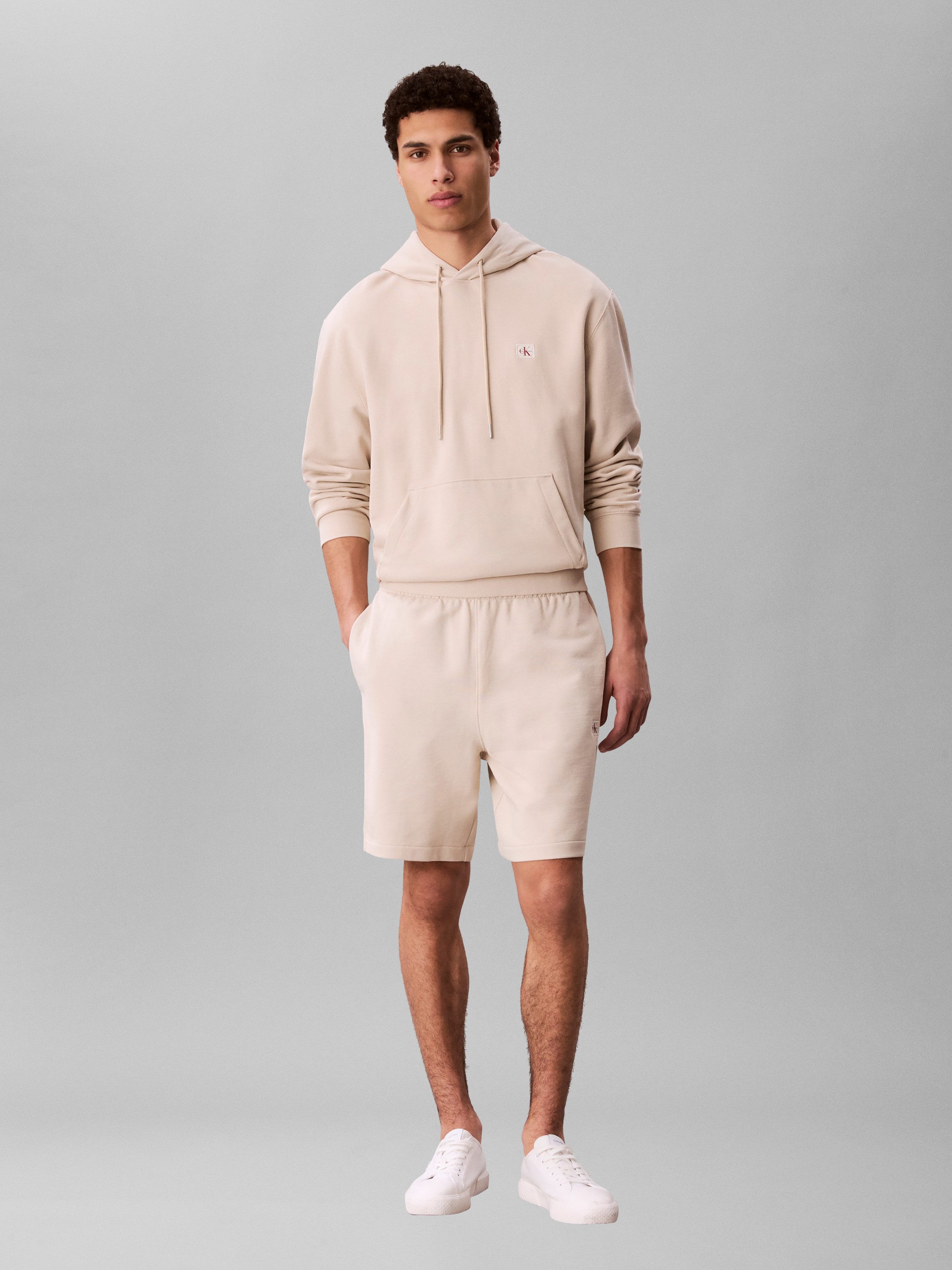 Calvin Klein Jeans Sweatshorts Regular Fit, Logo-Badge, Seitentaschen