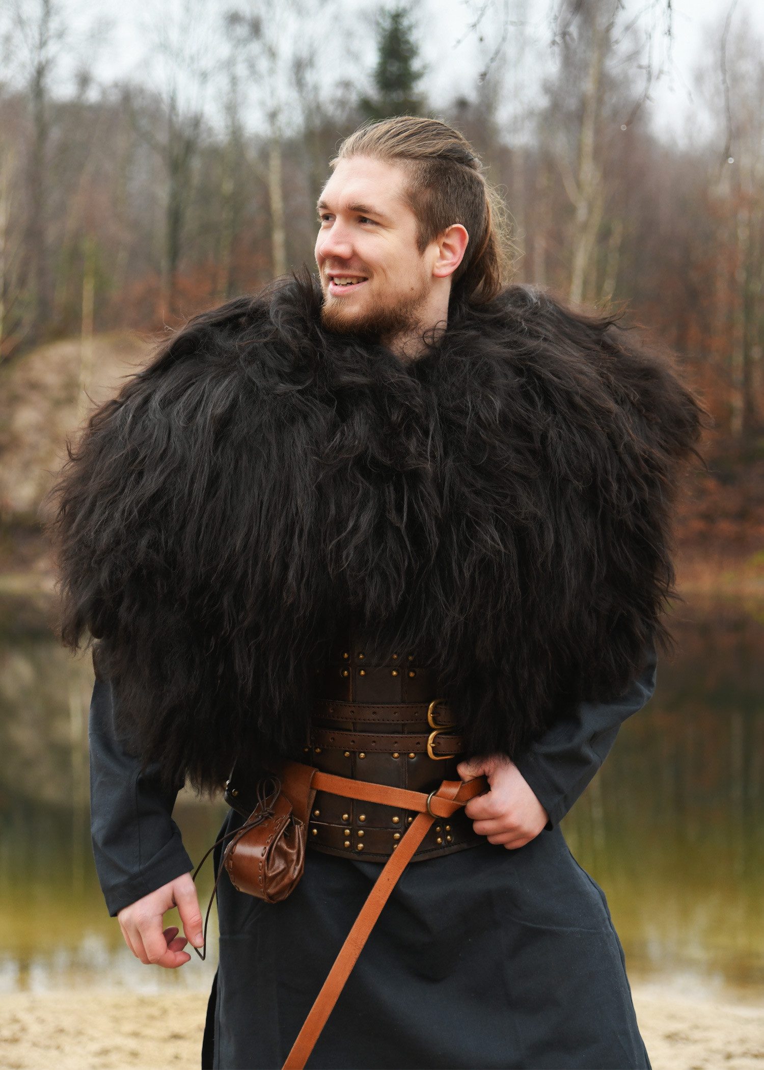 Battle Merchant Wikinger-Kostüm Schulterfell, Fellumhang Berserker Schwarz