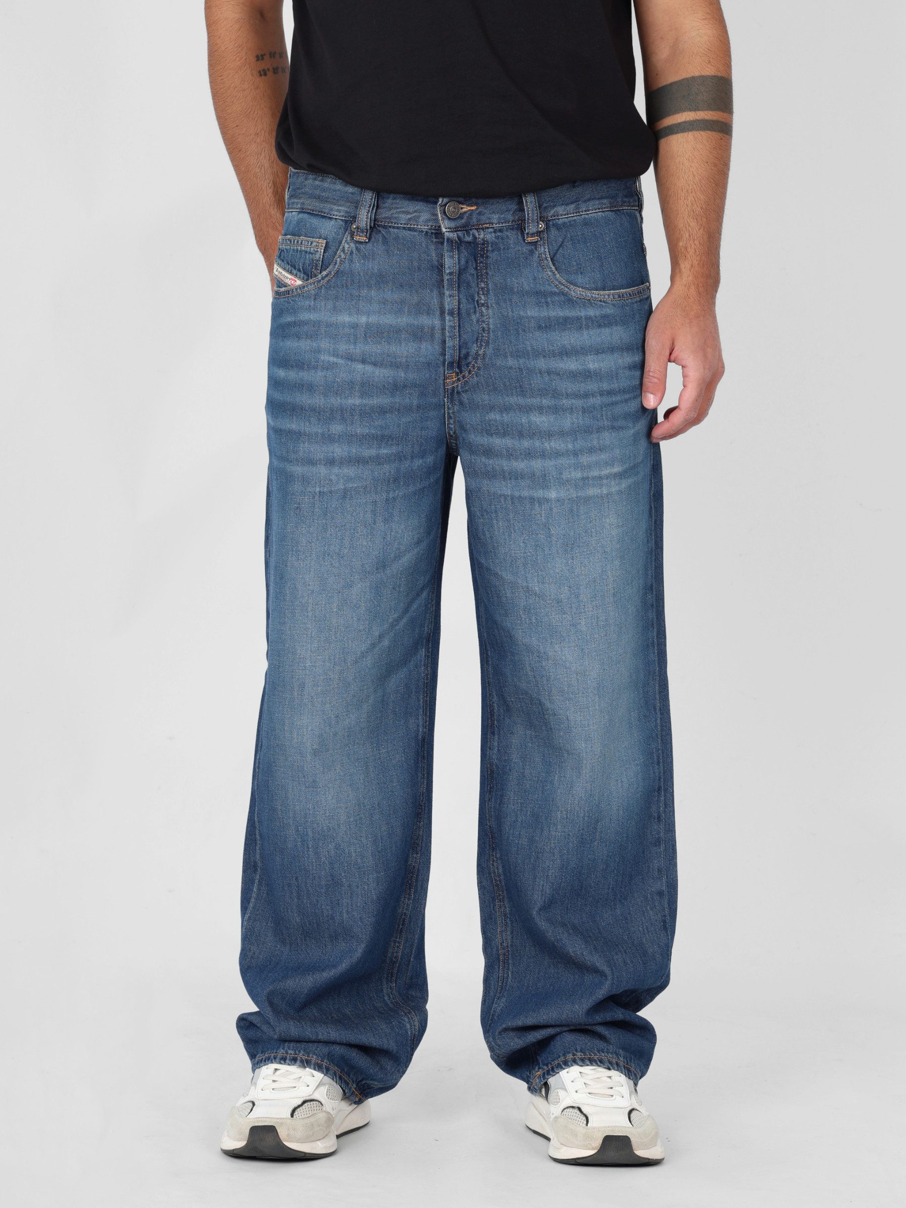Diesel Loose-fit-Jeans Relaxed Fit, Extra-lang - 2001 D-MACRO Leichter & Superweicher Denim, Low Waist