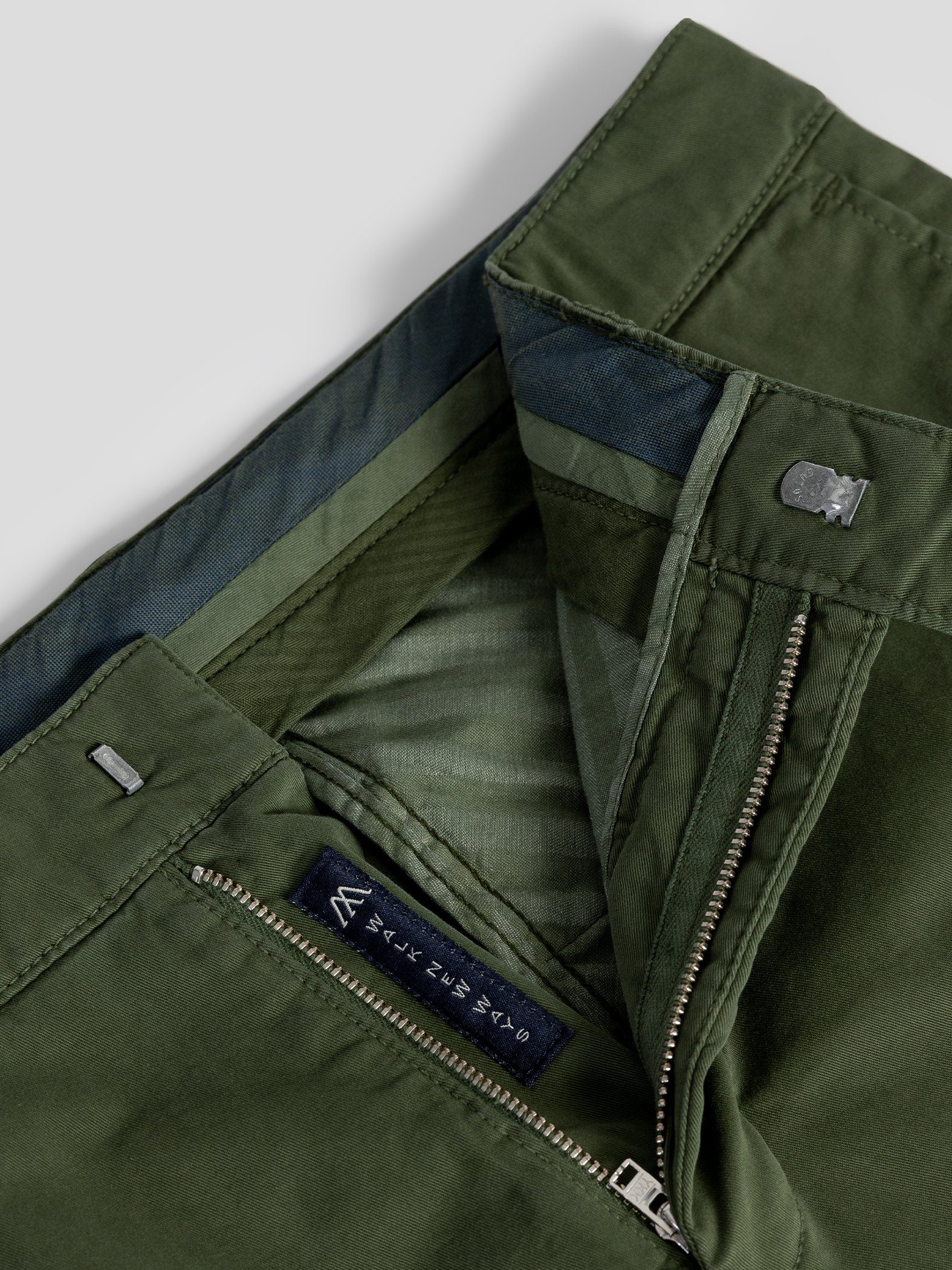 TwoMates Shorts Shorts mit Farbauswahl, elastischem Bund, GOTS-zertifiziert Grün