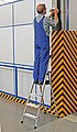 KRAUSE Stehleiter »Safety«, Aluminium, 1x4 Stufen, Arbeitshöhe ca. 285 cm, Bild 9