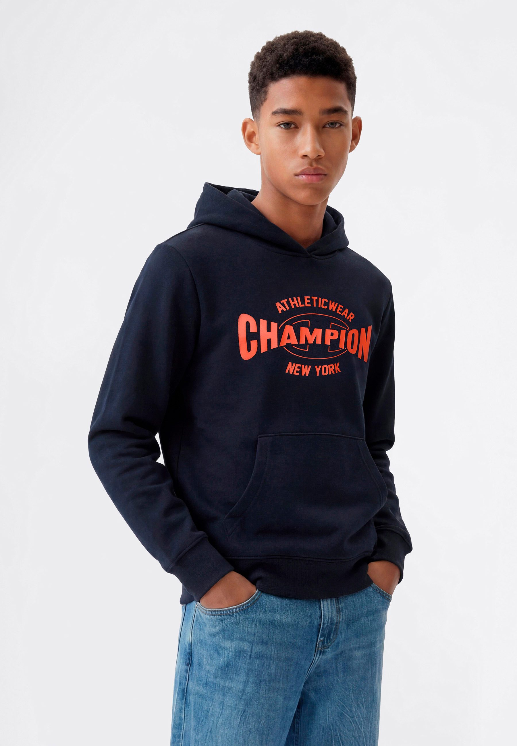 Champion Kapuzensweatshirt SPORTWEAR HOODIE Standard Fit für Kinder und Jugendliche, mit sportlichem Stil, Langarmdesign