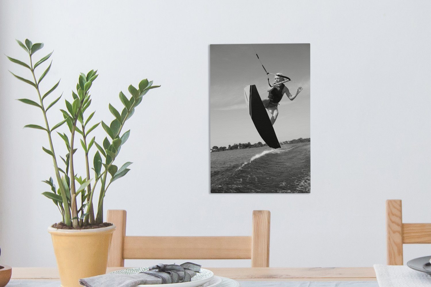 Wakeboard mit Gemälde, (1 OneMillionCanvasses® macht einem bespannt - Sportliches Leinwandbild Leinwandbild Sprung inkl. einen 20x30 fertig Zackenaufhänger, schwarz, St), cm Mädchen