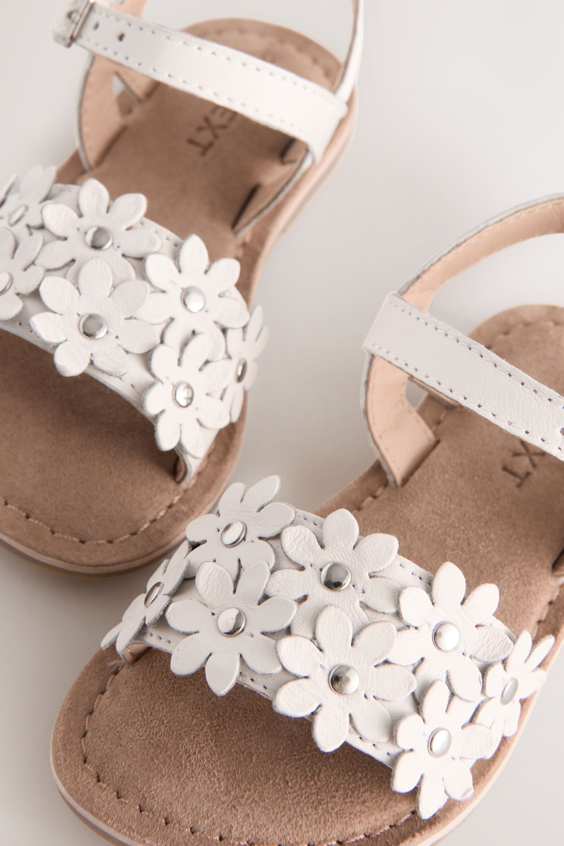 Next Ledersandalen mit Blütenschmuck Sandale (1-tlg) günstig online kaufen