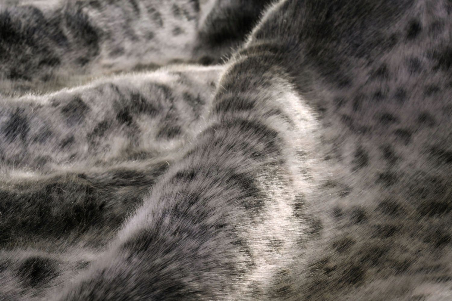 Wohndecke Premium Felldecke (Kunstfell) Wildkatze grau, Wohnen und Accessoires GmbH & Co. KG, PELZOPTIK