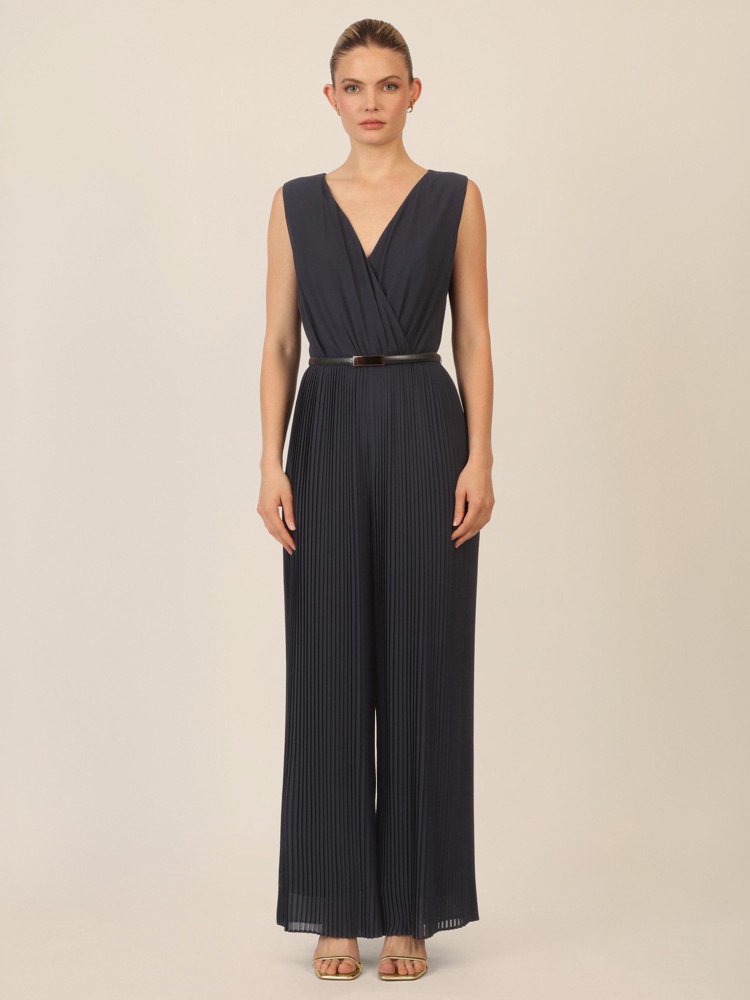 Apart Jumpsuit mit allover Plisseefalten im Hosenteil günstig online kaufen