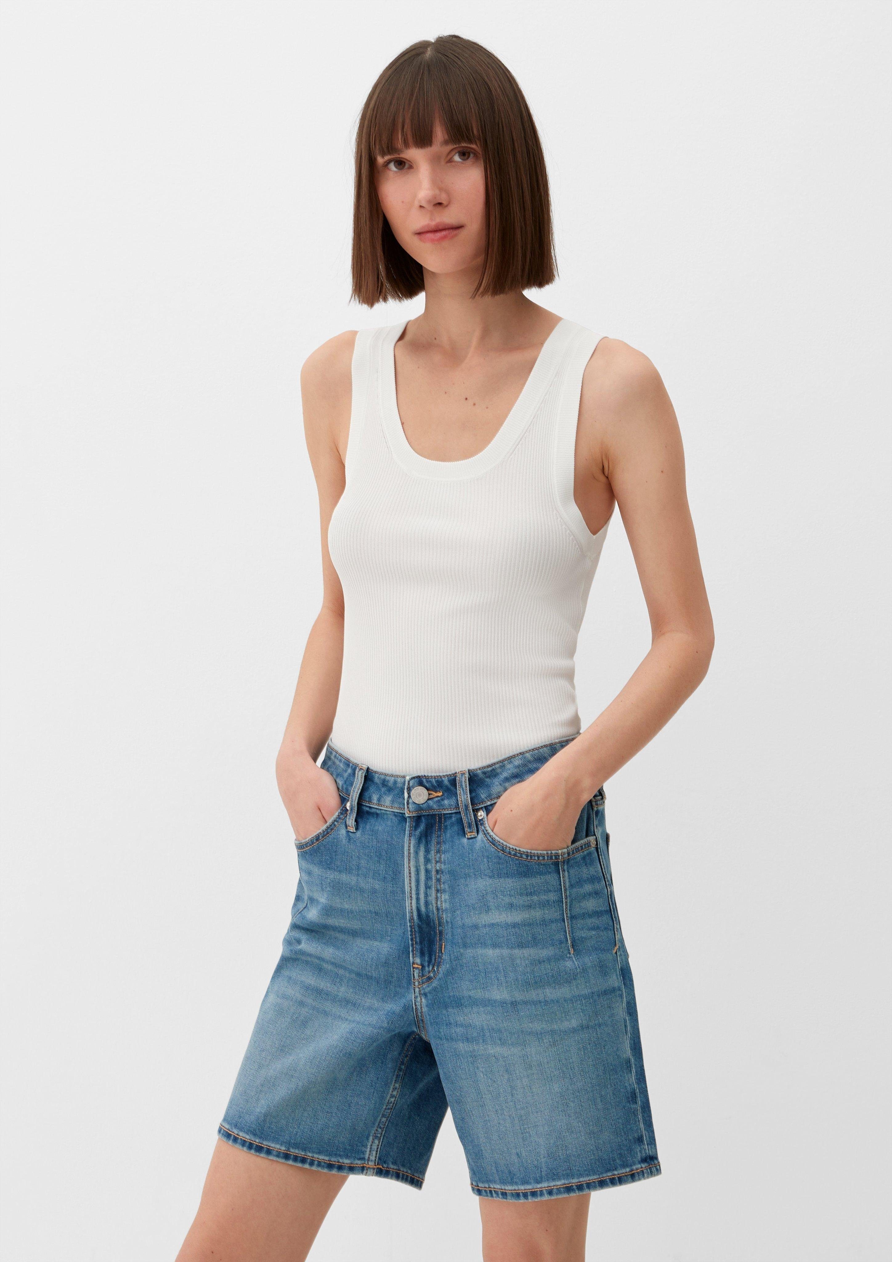 Straight Jeansshorts Jeans-Shorts Fit Rise blau Waschung, Mid / Relaxed / / Leg Label-Patch s.Oliver