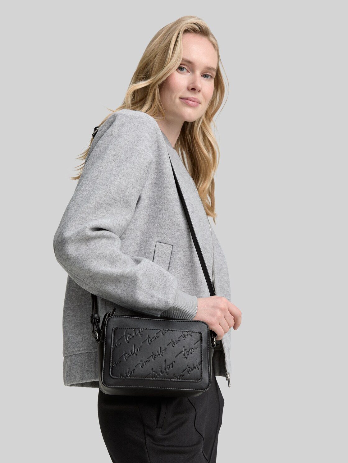 TOM TAILOR Kameratasche Bags, TTWENDI Umhängetasche mit Logo-Prägung
