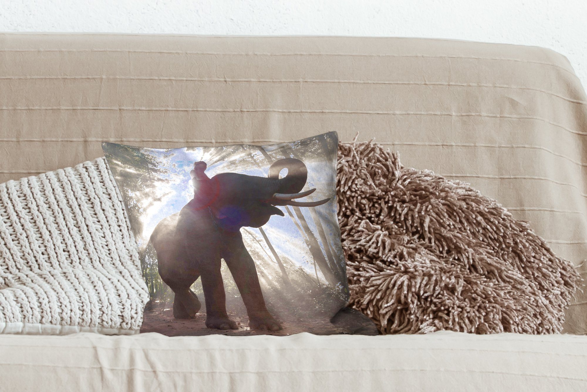 MuchoWow Dekokissen Elefant mit mit für Person Füllung Sonnenlicht, Sofakissen Schlafzimmer, Wohzimmer, in hellem Zierkissen Deko