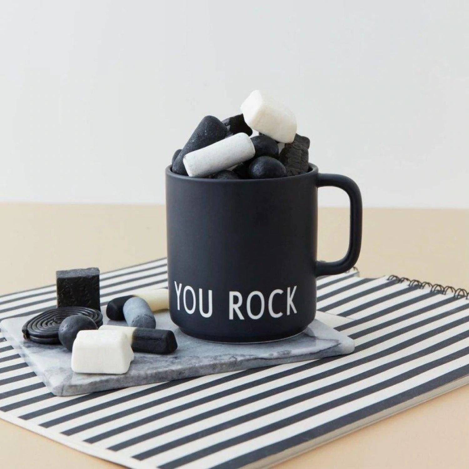 Design Letters Tasse Favourite Cup mit Henkel You Rock, Porzellan