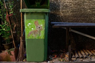 MuchoWow Wandsticker Kaninchen - Blumen - Gras (1 St), Mülleimer-aufkleber, Mülltonne, Sticker, Container, Abfalbehälter