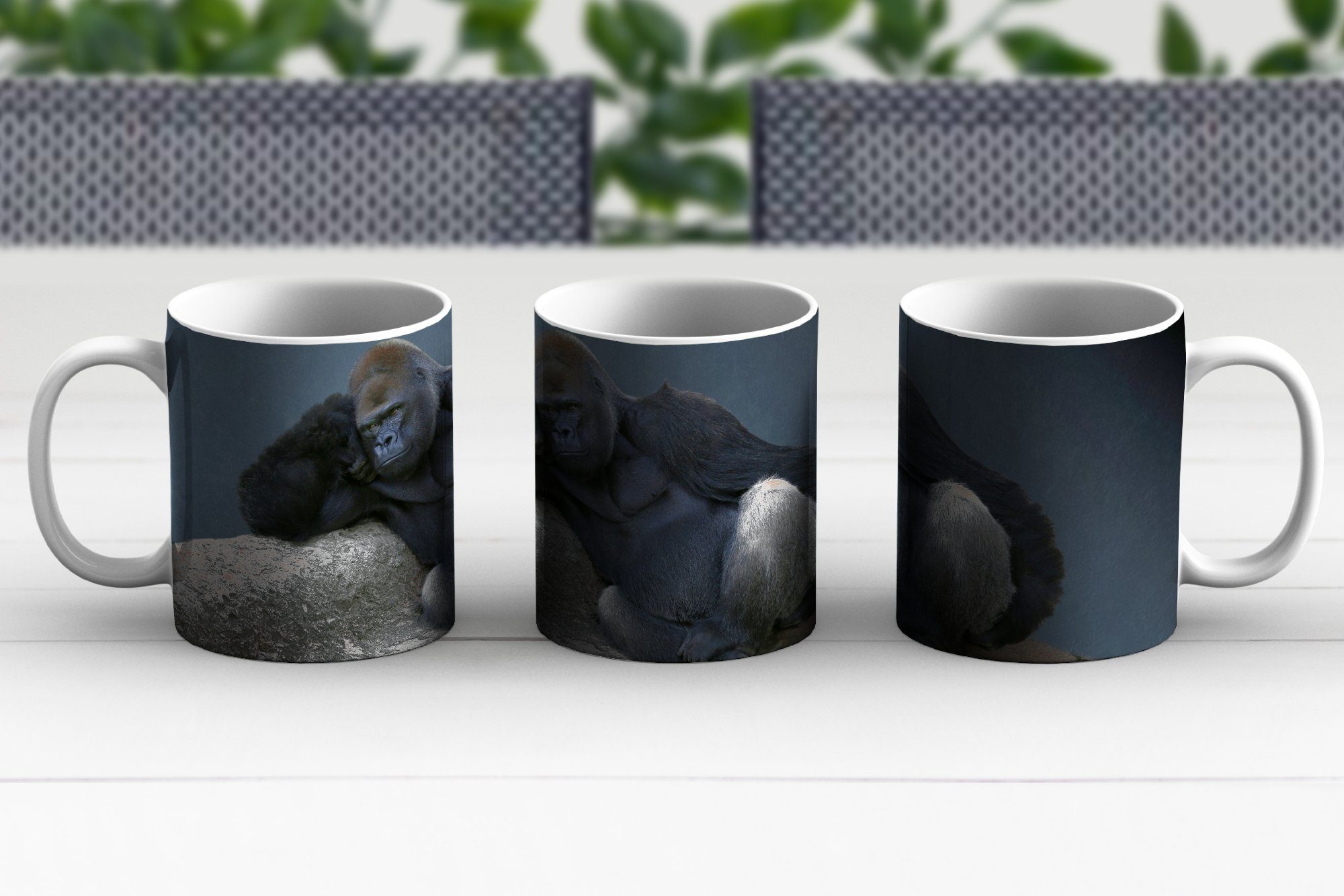 MuchoWow Tasse Gorilla entspannt Kaffeetassen, auf einem Teetasse, Geschenk Teetasse, Becher, Keramik, Felsen