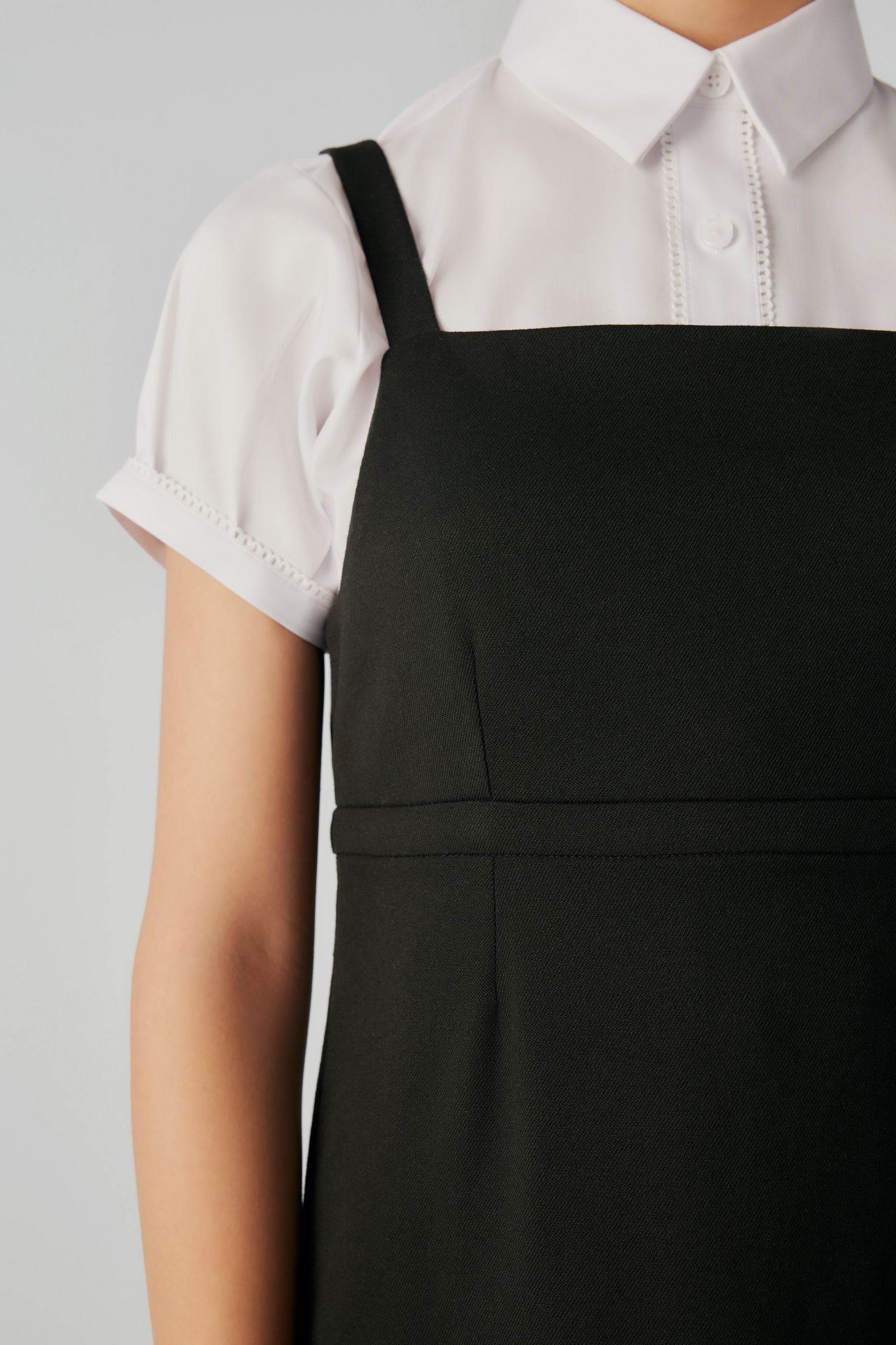 Clarks Latzkleid Clarks Trägerkleid für große Mädchen (1-tlg)