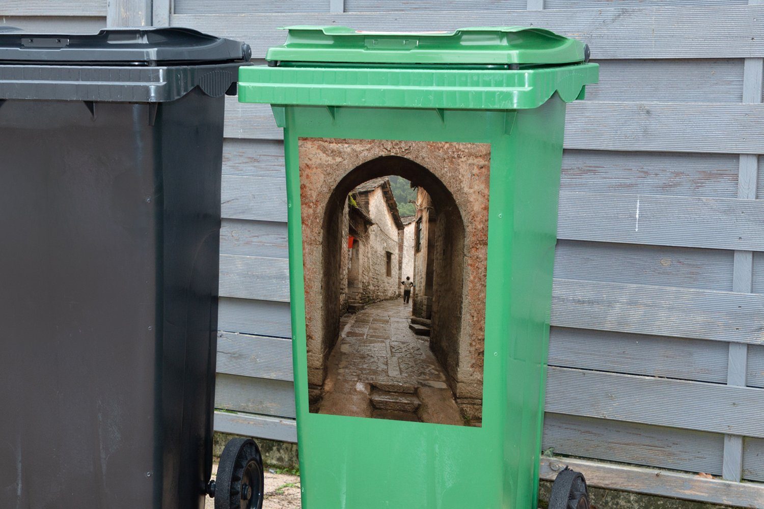 St), Container, Ein MuchoWow den Wandsticker Sticker, (1 von in Mülltonne, Tor China Abfalbehälter Guiyang, Straßen Mülleimer-aufkleber,