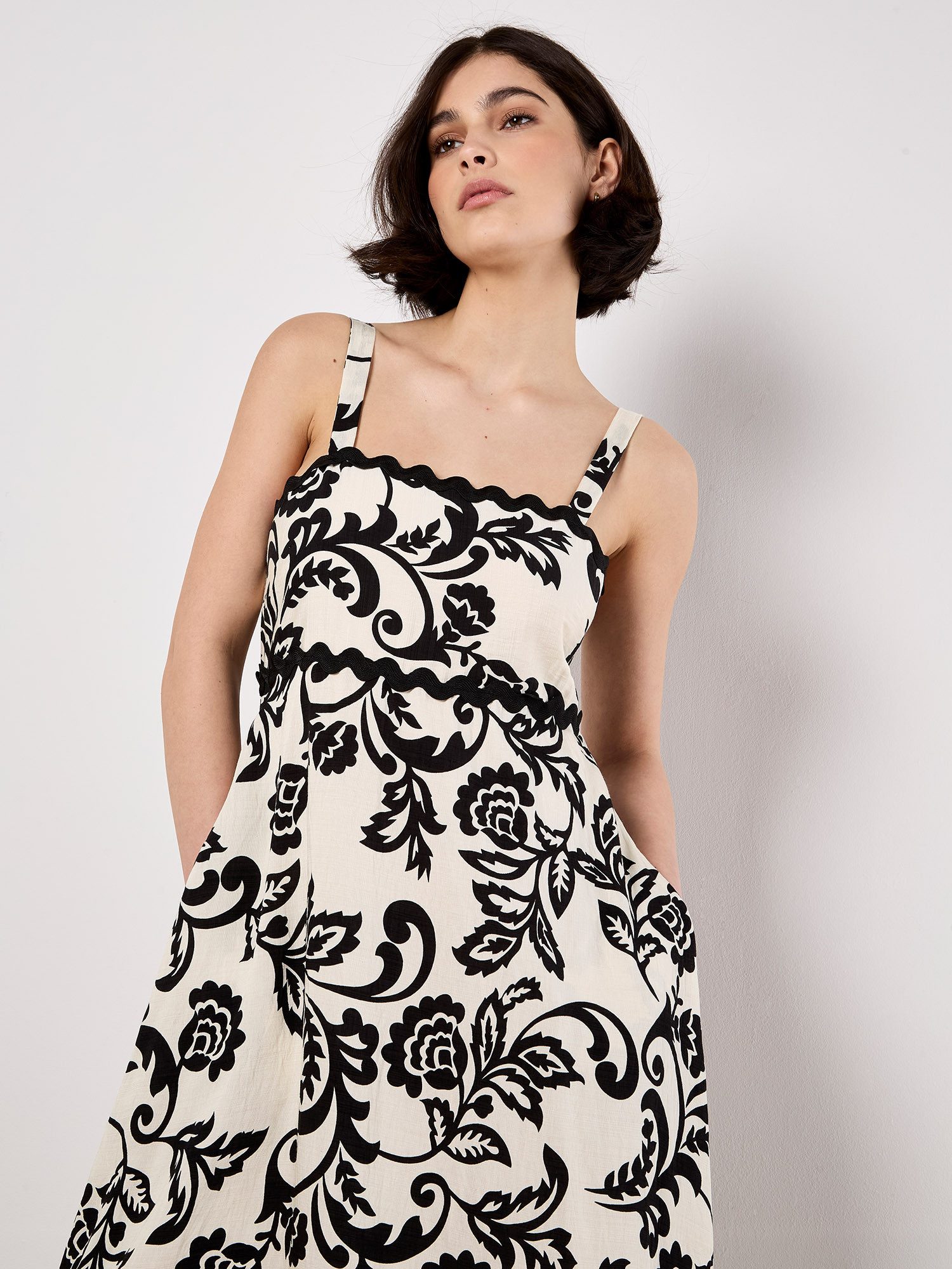 Apricot Maxikleid Monochromes Sarasa Maxikleid mit Blumenmuster