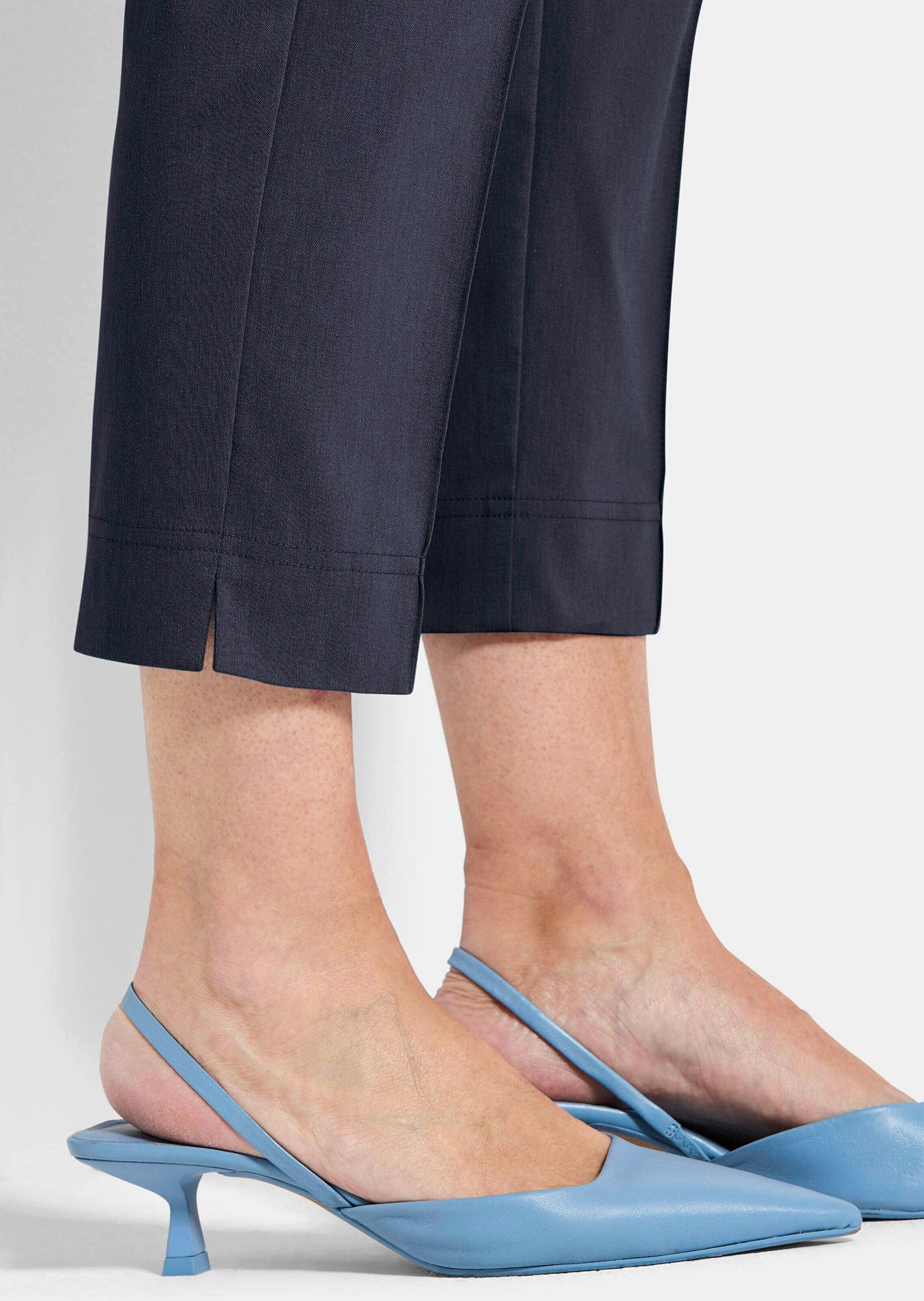 GOLDNER Stretch-Hose Kurzgröße: Elegante 7/8-Hose mit Biesen Stretchhose mit Schlupfbund, Eingriffstaschen und 7/8-Länge – Bild 5 von 5