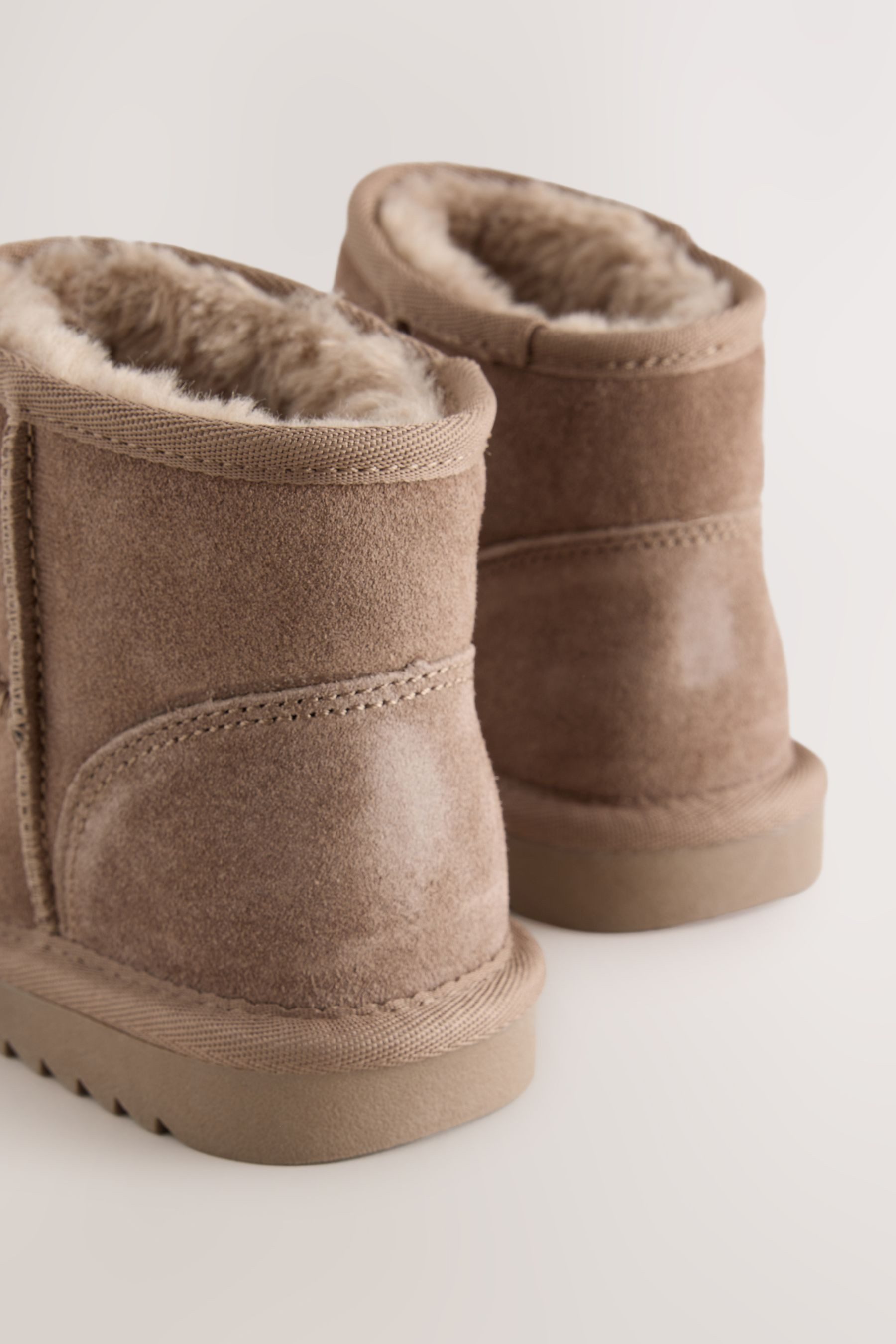 Next Schlupfstiefel aus Veloursleder Schlupfstiefel – Bild 4 von 5