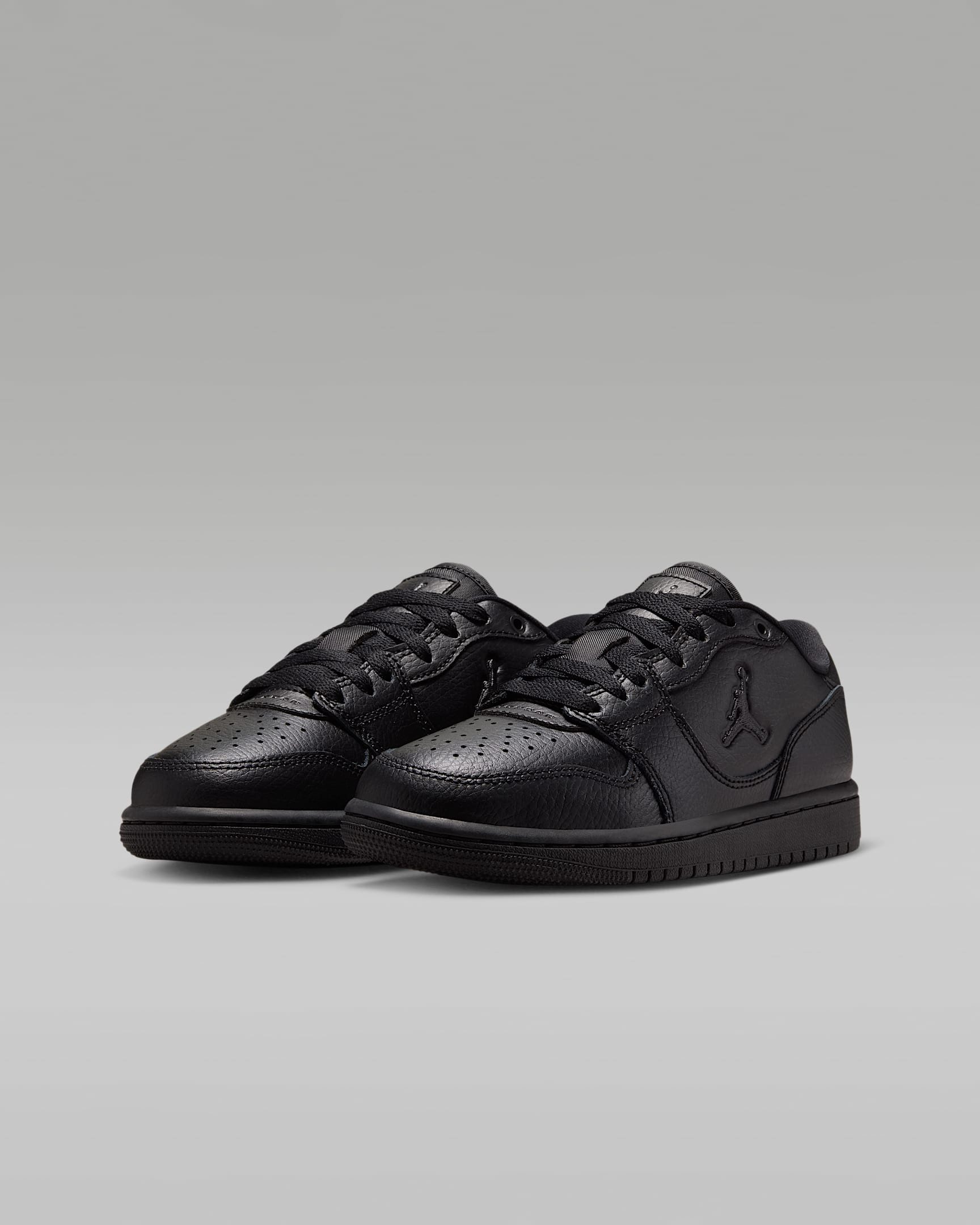 Jordan Jordan Court Connect Low Sneaker inspiriert vom Look des Air Jordan 1