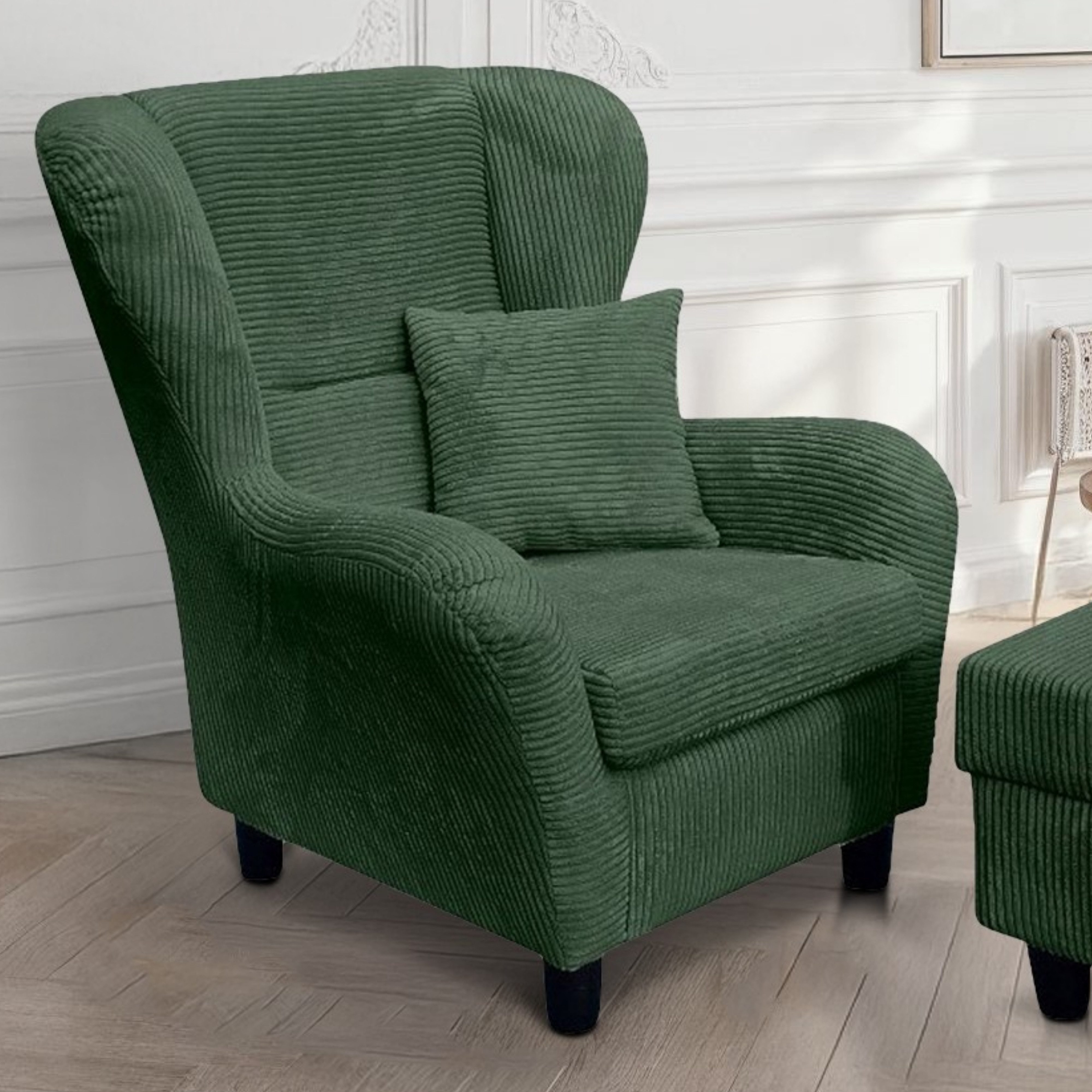 luma-home Ohrensessel 18018 (mit Hocker und Zierkissen, Wellenunterfederung, B90/H98/T76 cm), Lesesessel mit Echtholzfüßen, Bezug Cordstoff in Grün