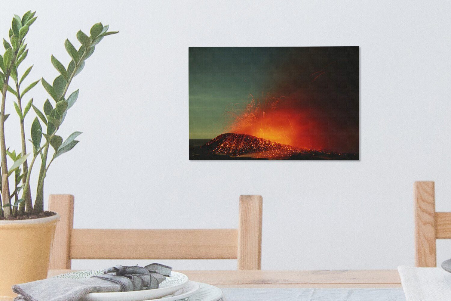 OneMillionCanvasses® Leinwandbild Wilde Vulkaneruption unter 30x20 Aufhängefertig, Wanddeko, Wandbild (1 cm grünem Himmel, St), Leinwandbilder