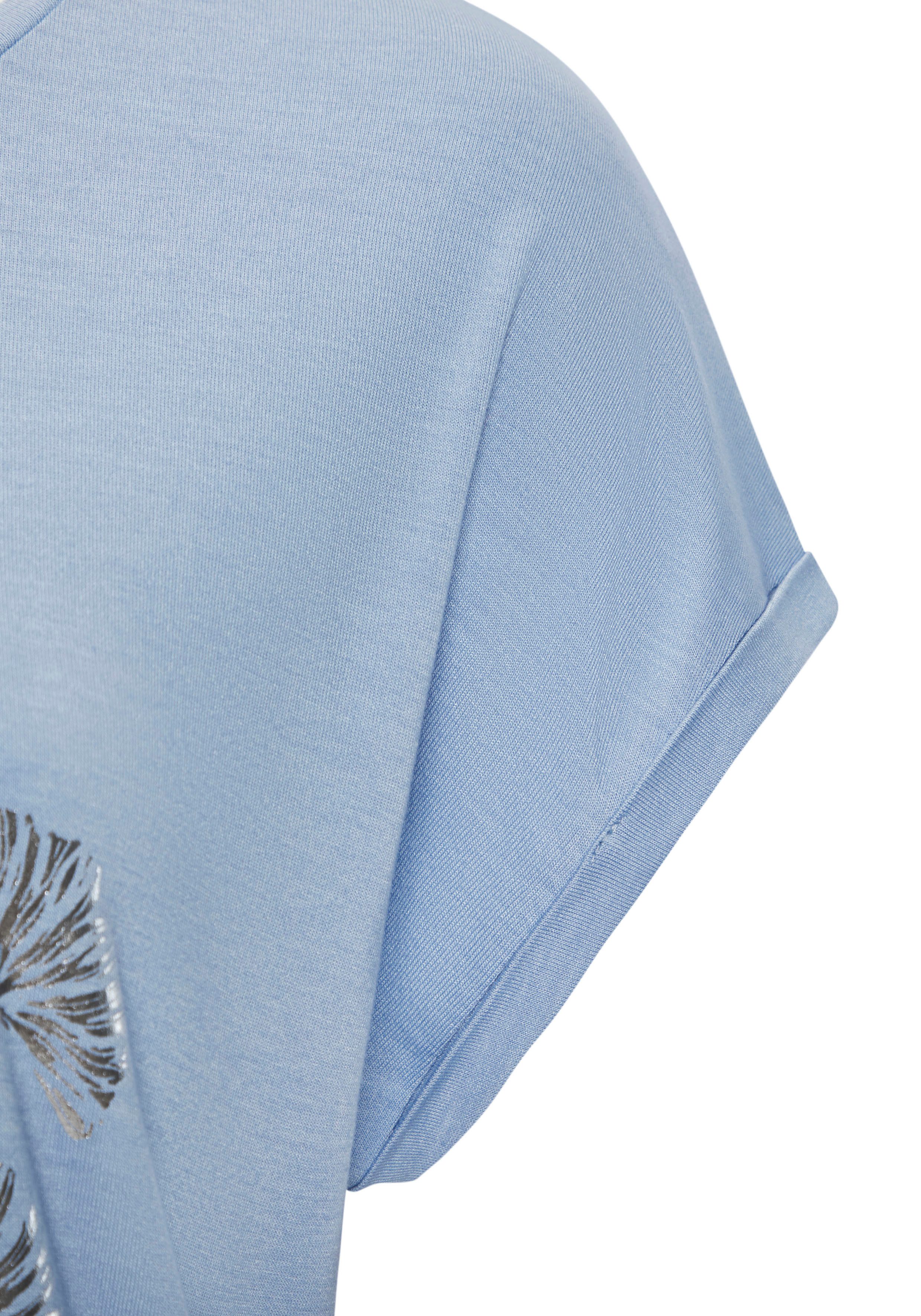 LASCANA Kurzarmshirt mit schimmerndem Blumenprint aus Viskose-Qualität – Bild 4 von 5