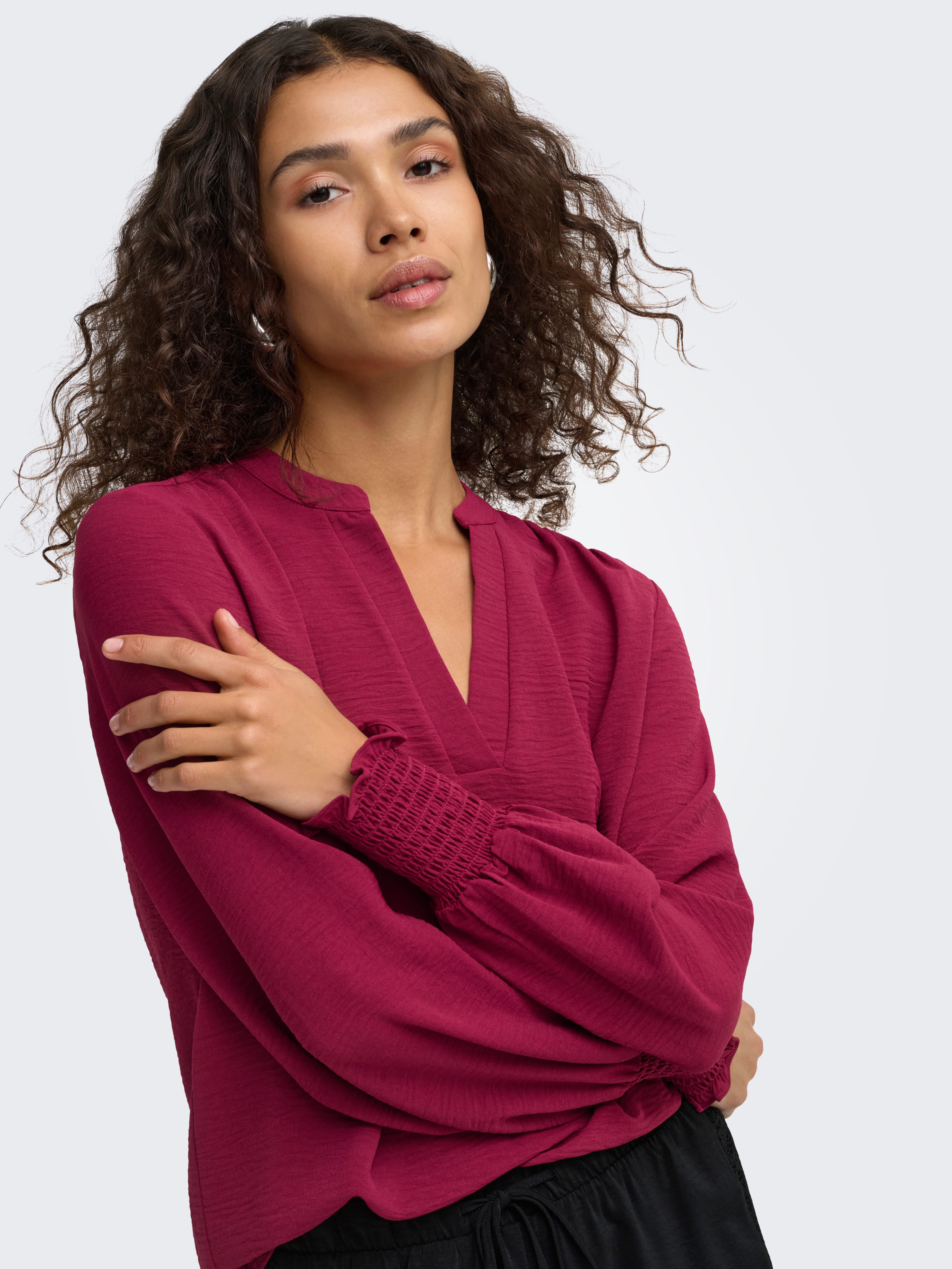 ONLY Blusenshirt ONLMETTE V-NECK LS SMOCK TOP NOOS WVN Kunstfaser, regular fit – Bild 2 von 5