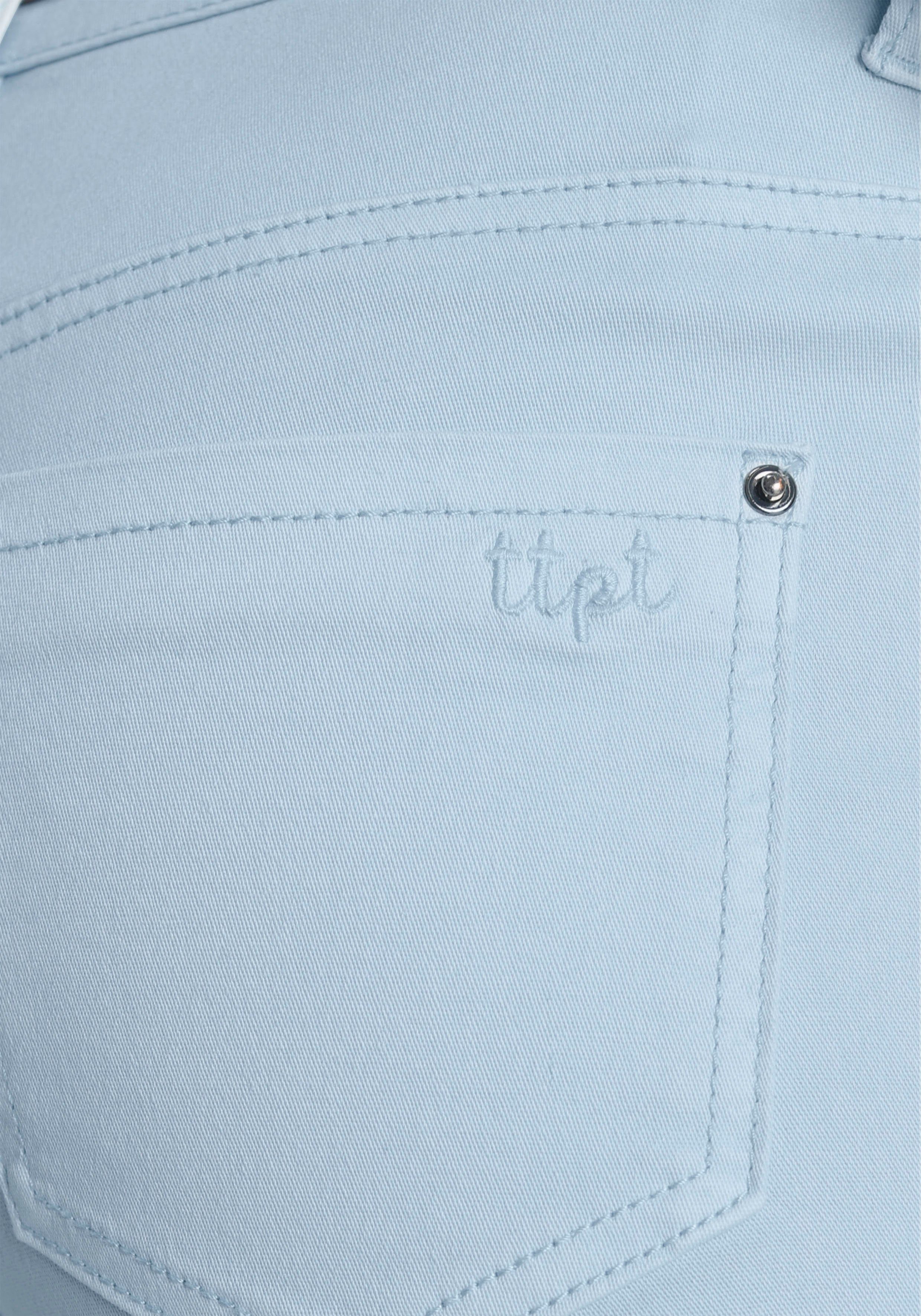 TAILOR (2-tlg., Röhrenhose Twill-Qualität TOM mit Lederoptik) hellblau in elastischer in Polo Gürtel Team