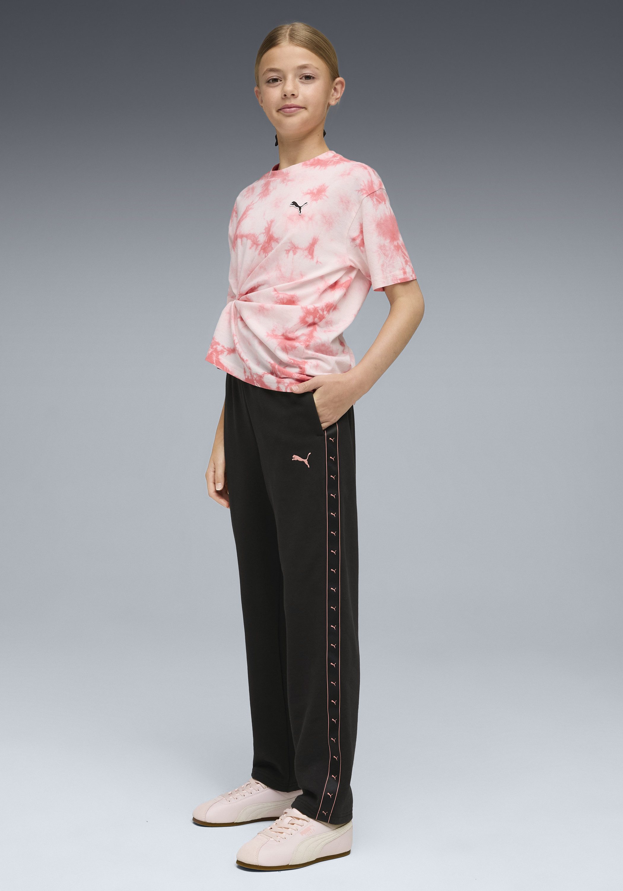 PUMA Trainingshose ESS TAPE HIGH WAIST RELAXED SWEATPANTS TR G aus Baumwollmischung, mit Eingrifftaschen, sportlicher Stil