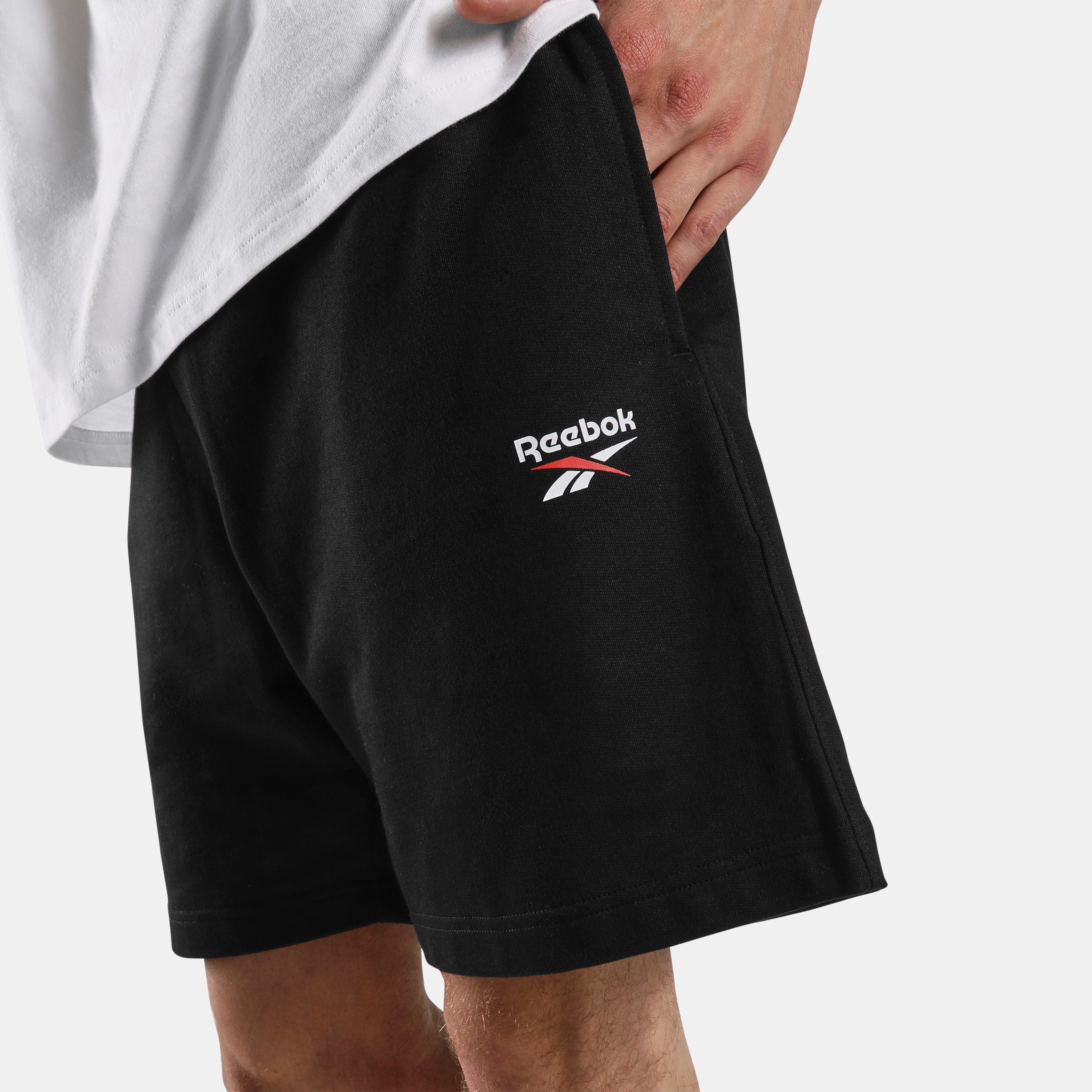 Reebok Sweatshorts ID SMALL LOGO SHORTS Sweatshorts für Sommermode und Frühlingsmode, in den Größen S bis XXL