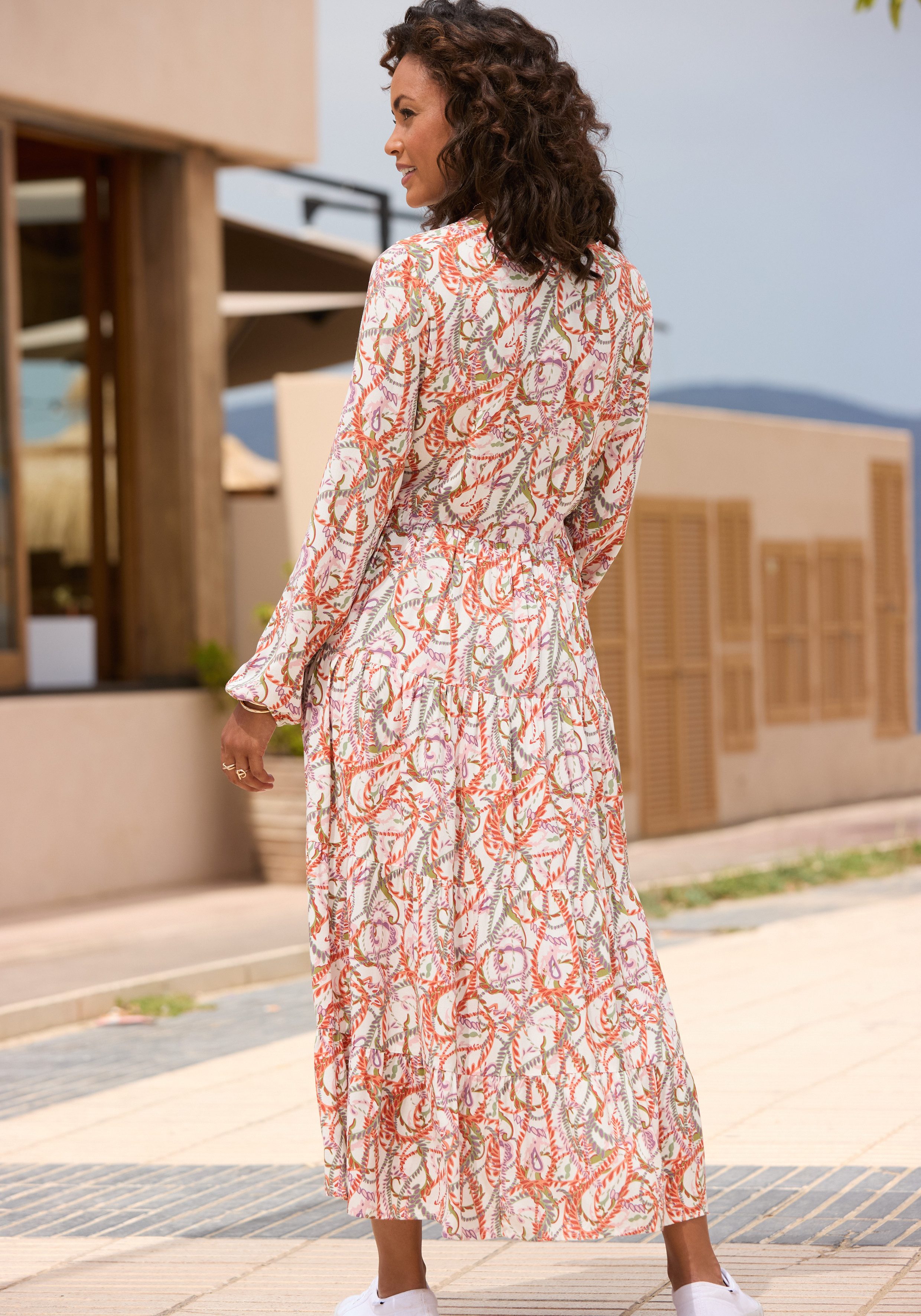 LASCANA Maxikleid mit Alloverprint und V-Ausschnitt aus Viskose, locker bequemer Look Langärmliges Webkleid, Sommerkleid, lockeres Kaftankleid, Druckkleid – Bild 3 von 5