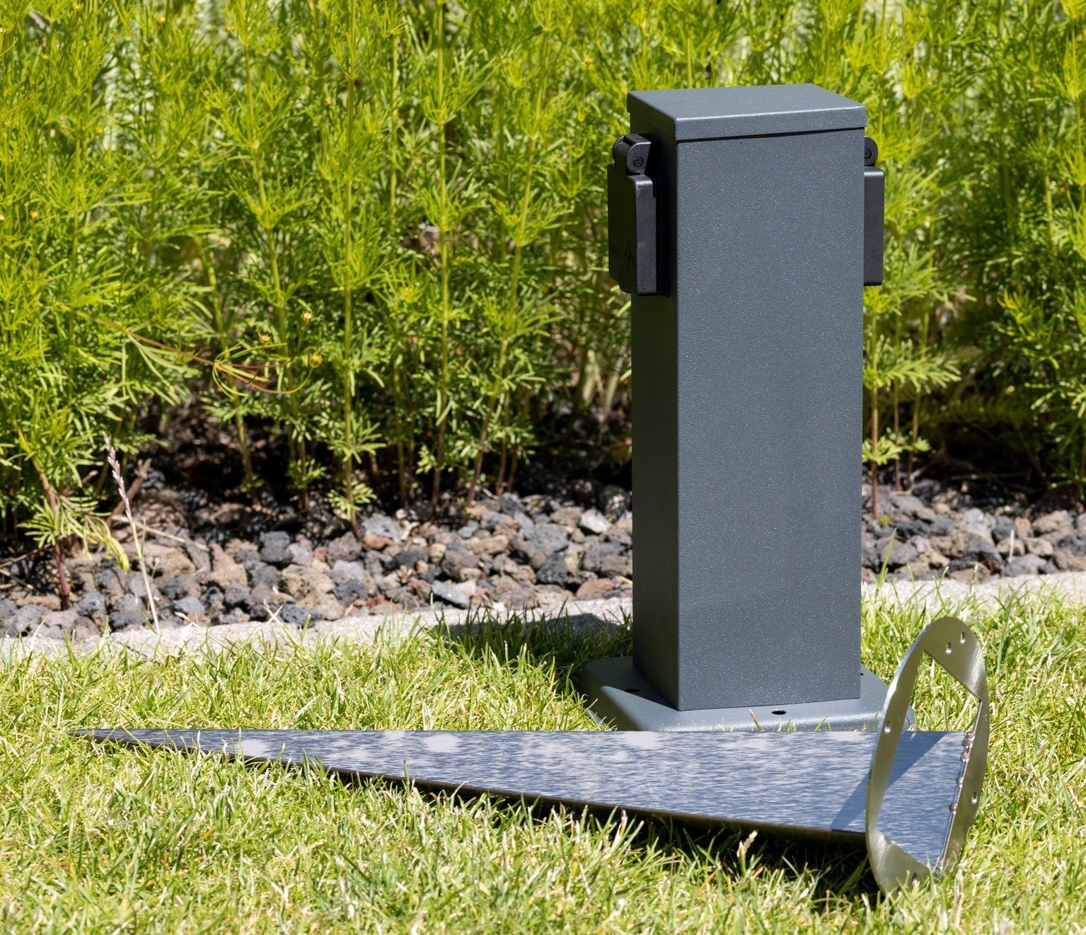 ChiliTec Gartensteckdose Erdspieß Bodenhalterung 39cm lang - für Steckdosensäule ChiliTec #2344