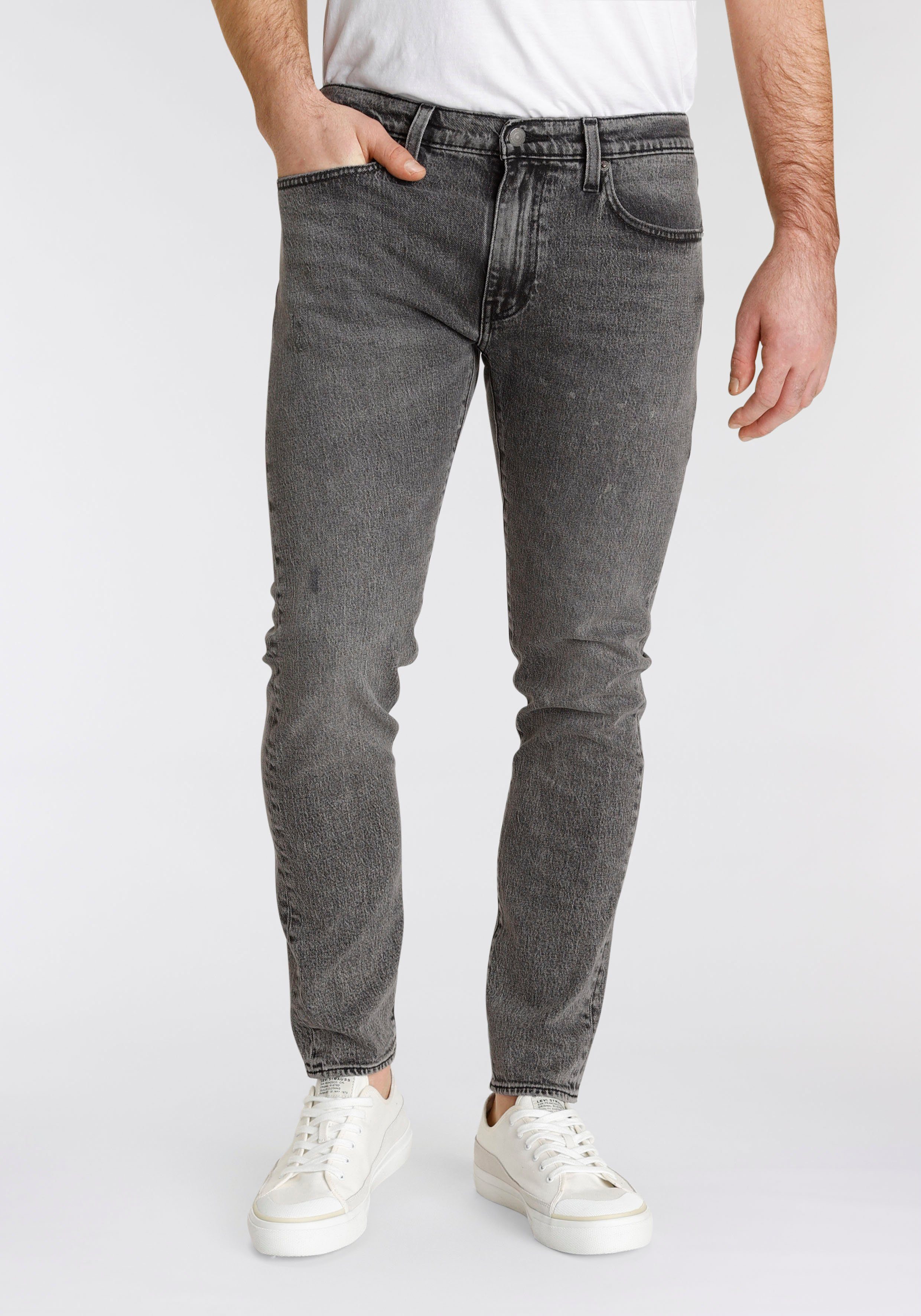 512 Levi's® Slim worn Fit black Markenlabel mit Taper in Tapered-fit-Jeans