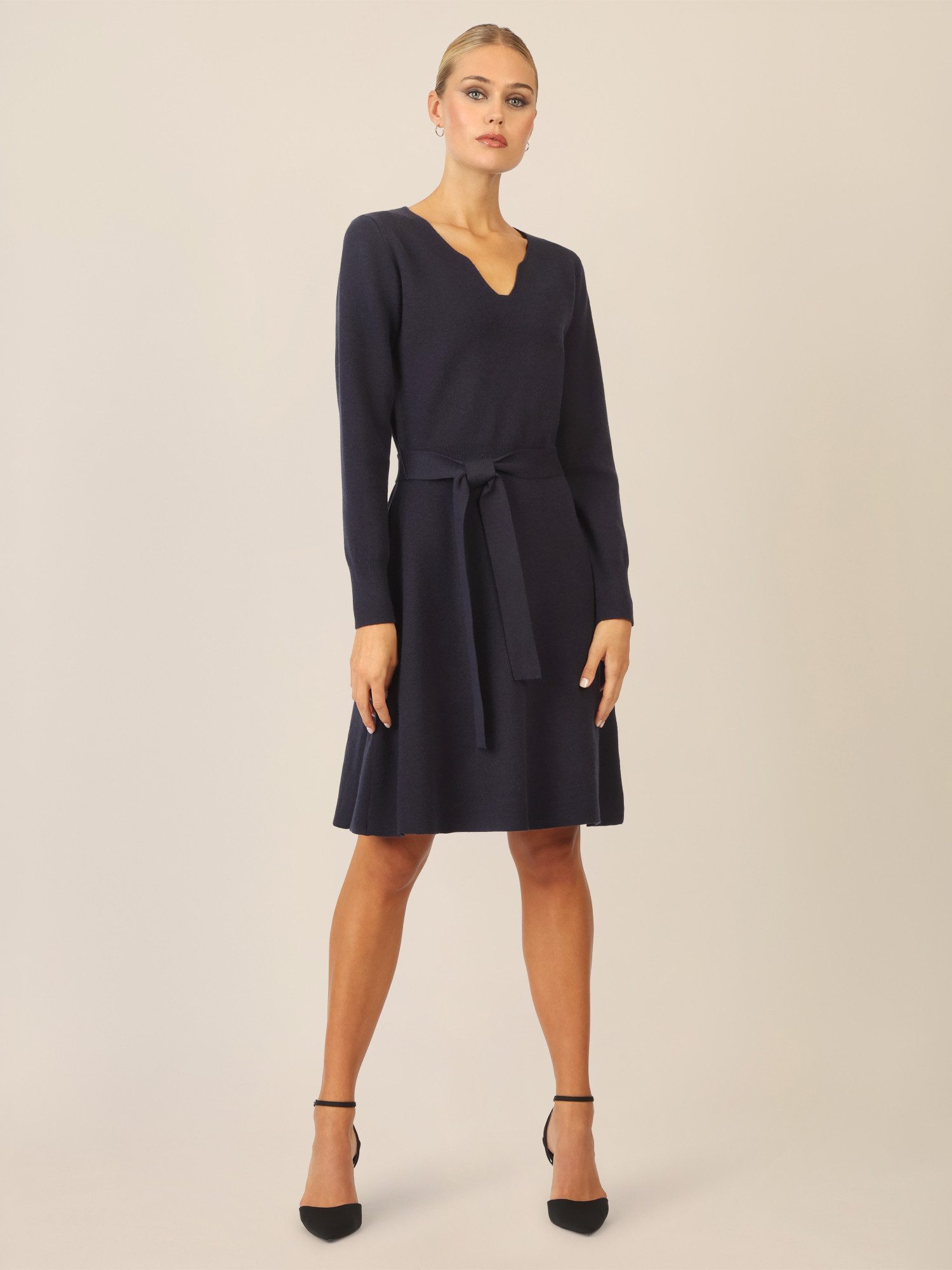 Apart Strickkleid mit V-Ausschnitt günstig online kaufen