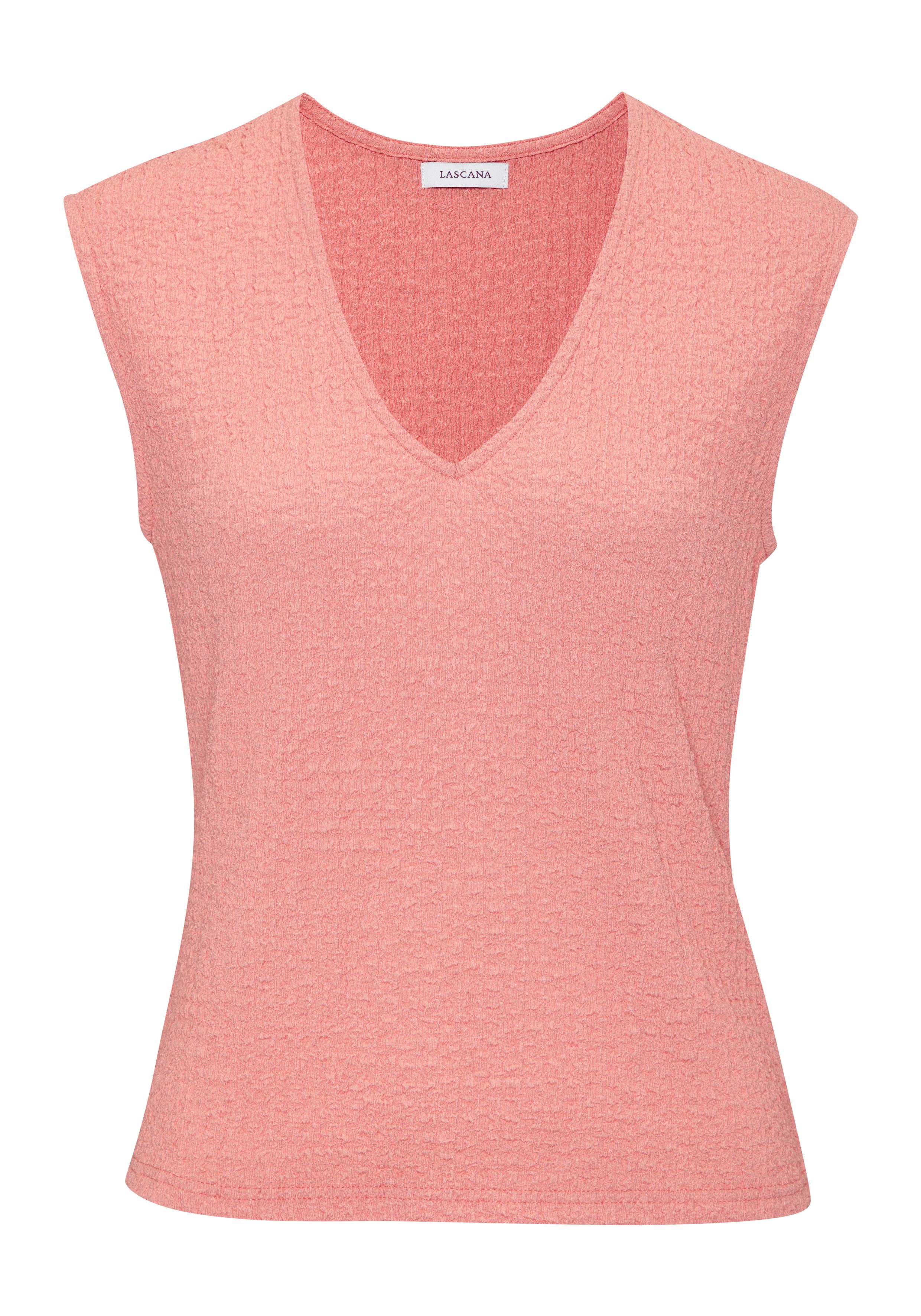 LASCANA Kurzarmshirt aus modischer Strukturware mit V-Ausschnitt bügelfreies Shirt, Sommershirt, figurbetontes T-Shirt, V-Shirt. € 24,99