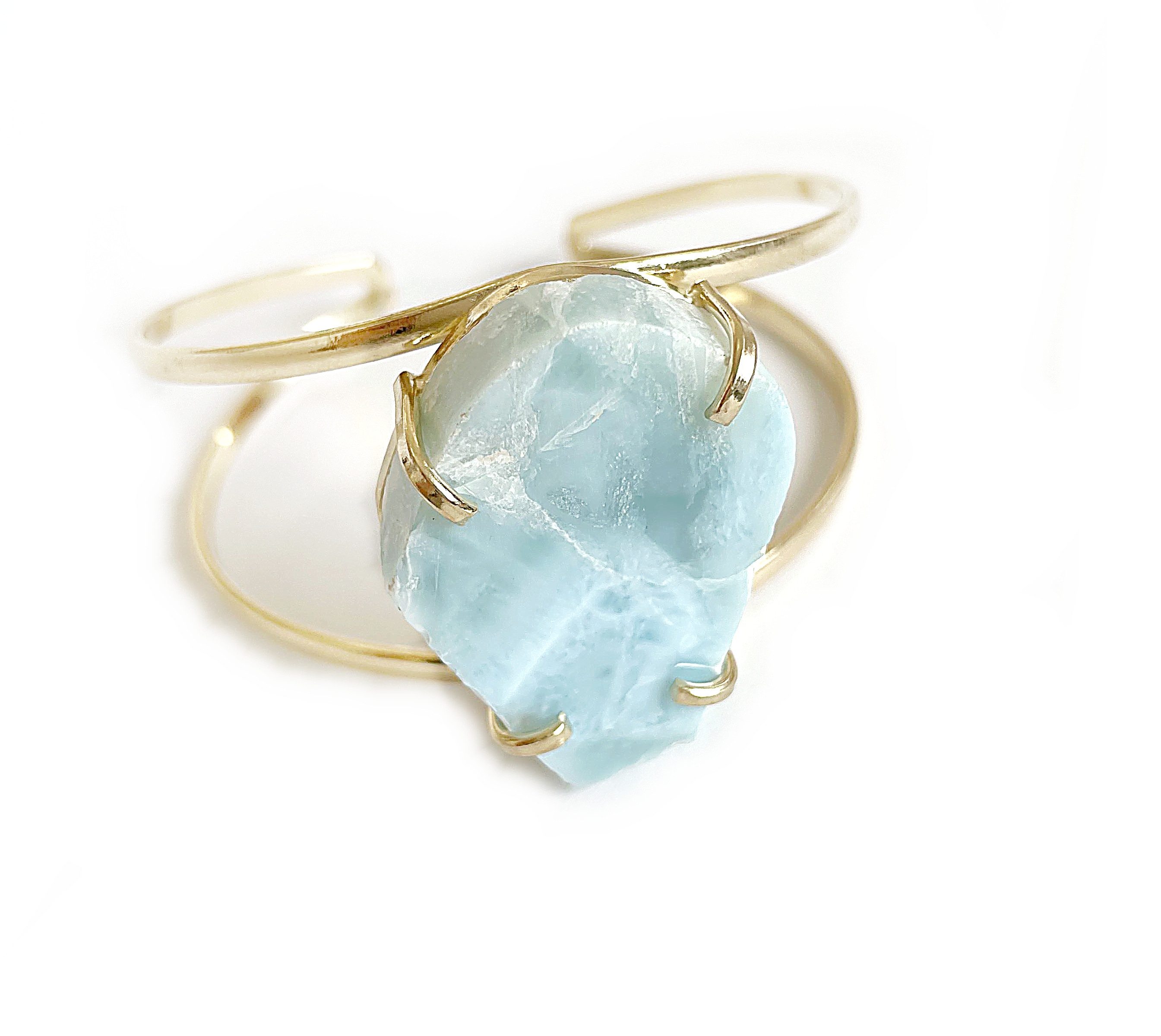Crystal and Sage Jewelry Armreif Larimar Armreif vergoldet, aus fairem Handel