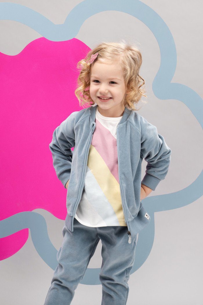 PINOKIO Sweatjacke Velours Zipper Jacke, langarm, Rundhals, kuschelig (1-tlg) Patch Blume, Rundhals, Rippbündchen, Reißverschluss mit Kinnschutz