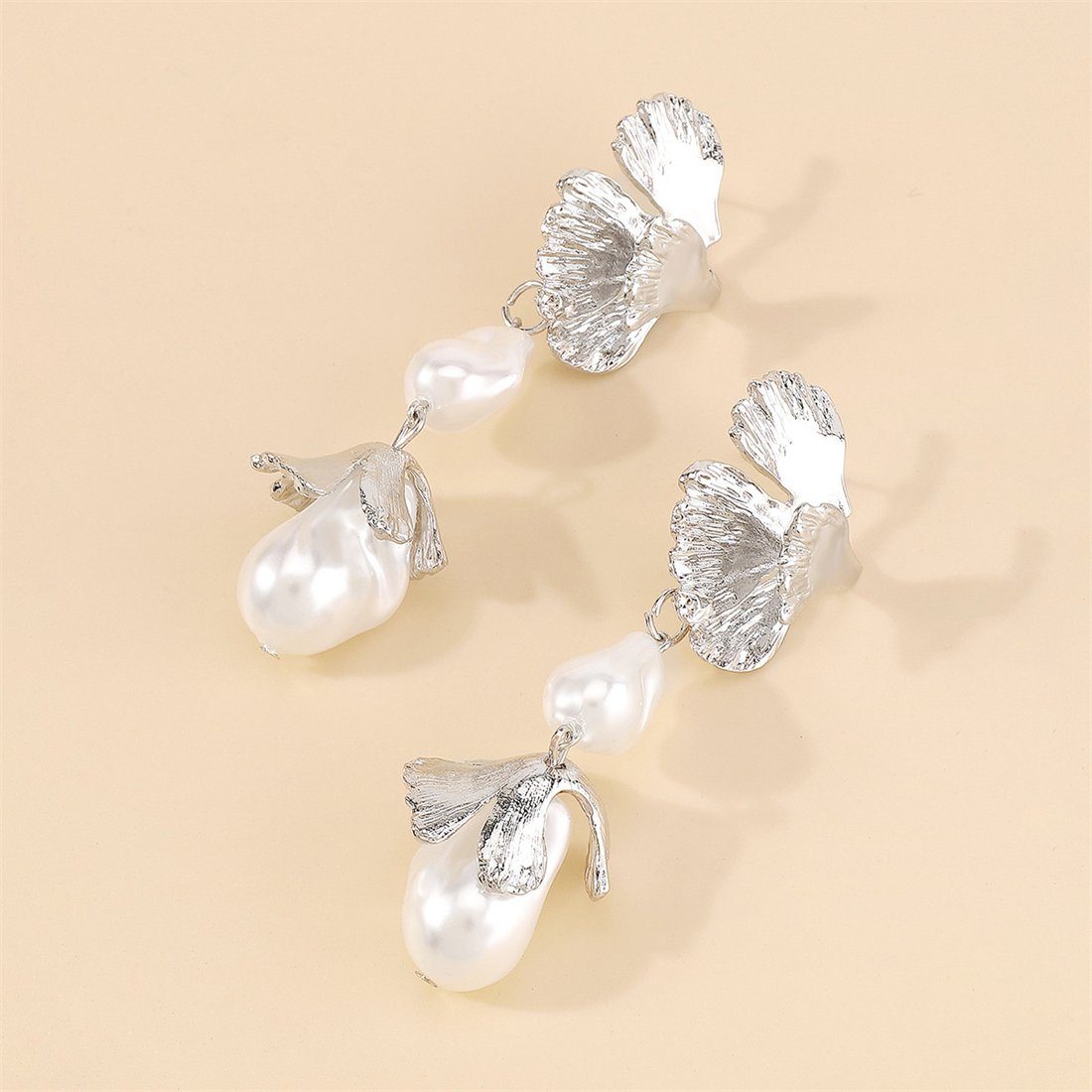 Weißes YOOdy~ Barock schmuck Gold Metall-Blatt Perlen Ohrhänger ohrhänger Ohrstecker Paar (1-tlg) Ohrringe damen